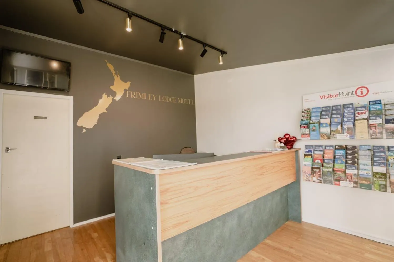 Frimley Lodge Motel - with Airport Shuttle service- Best Location in Town