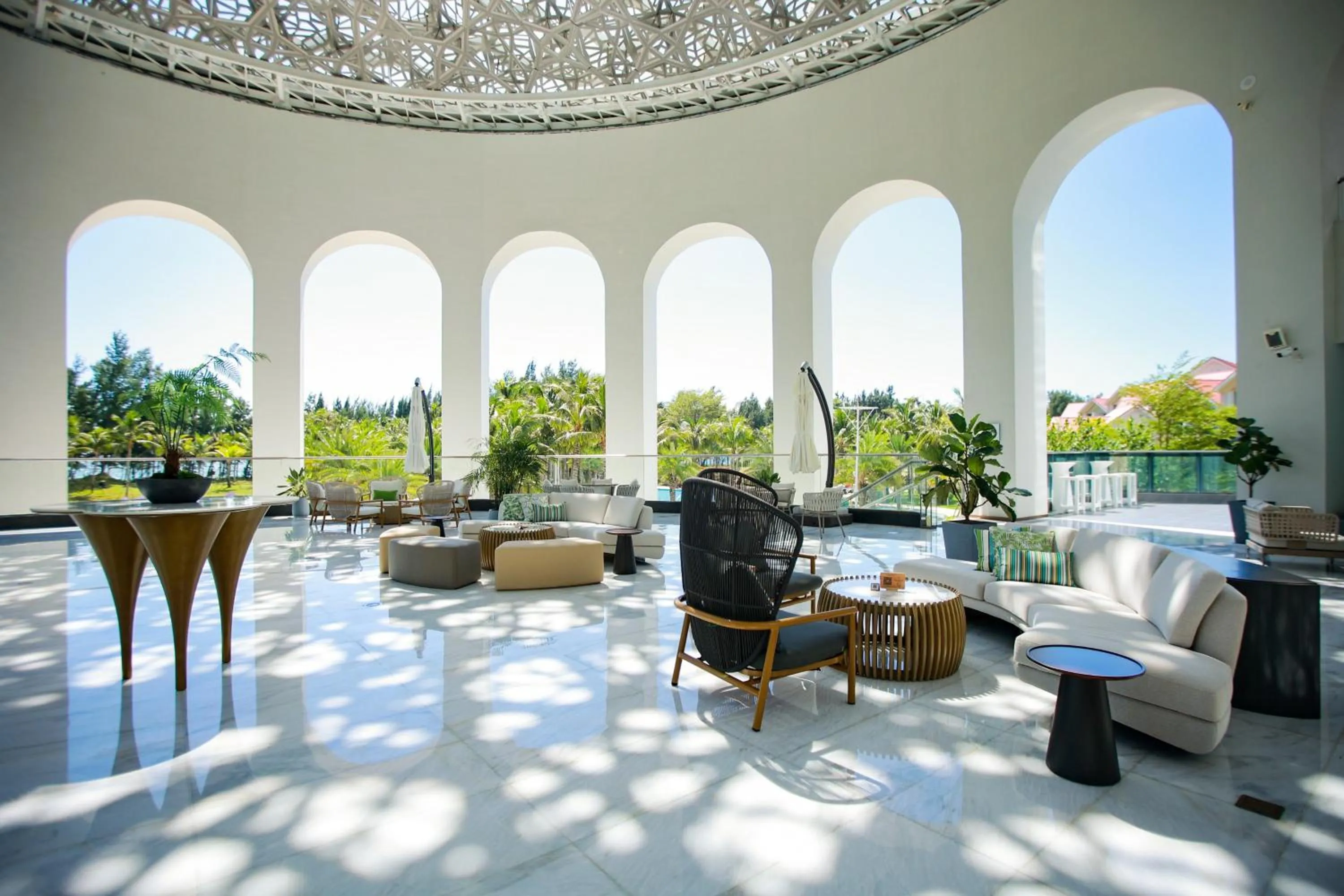 Lounge or bar in Holiday Inn Hainan Xiangshui Bay by IHG