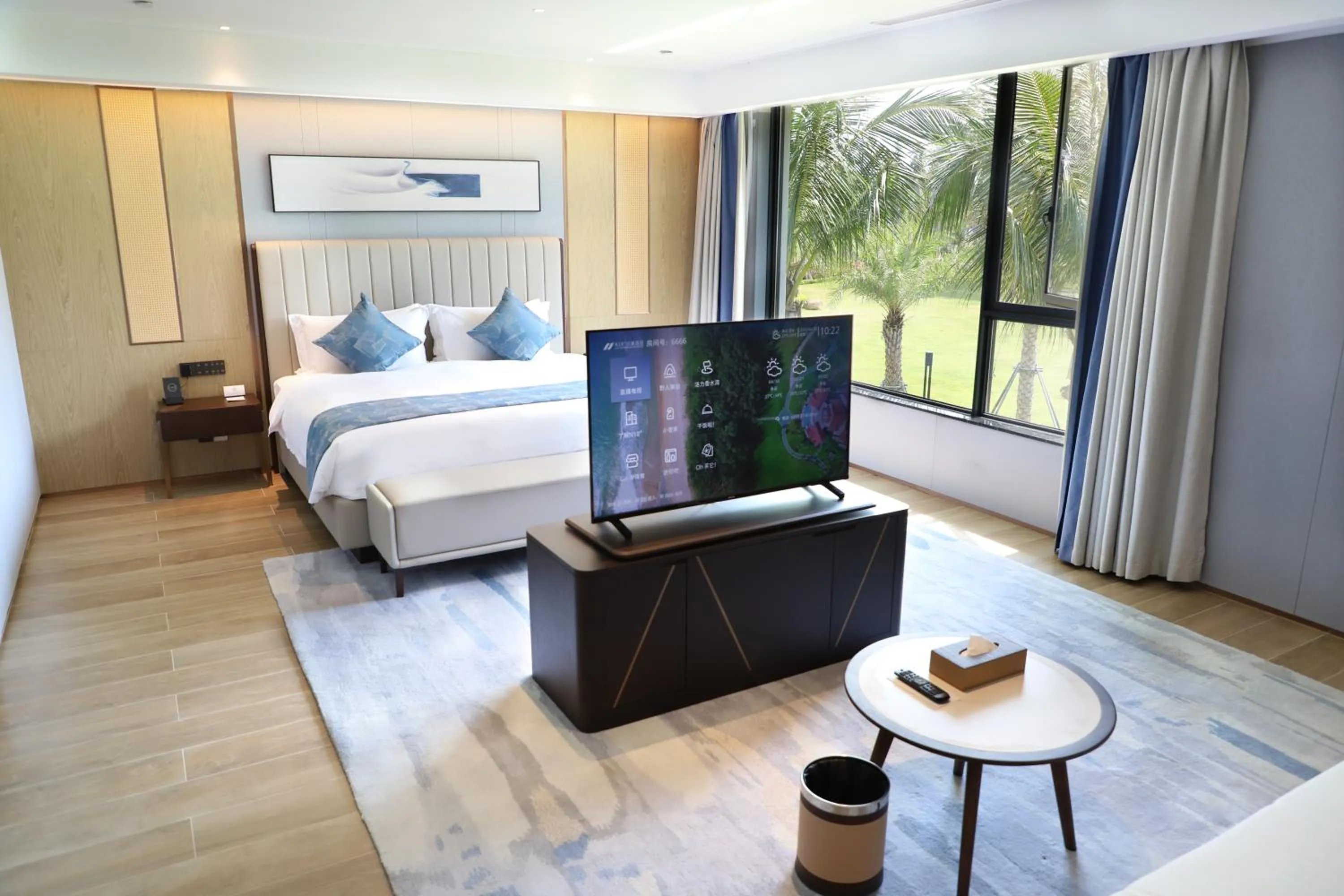 Communal lounge/ TV room, Bed in Holiday Inn Hainan Xiangshui Bay by IHG