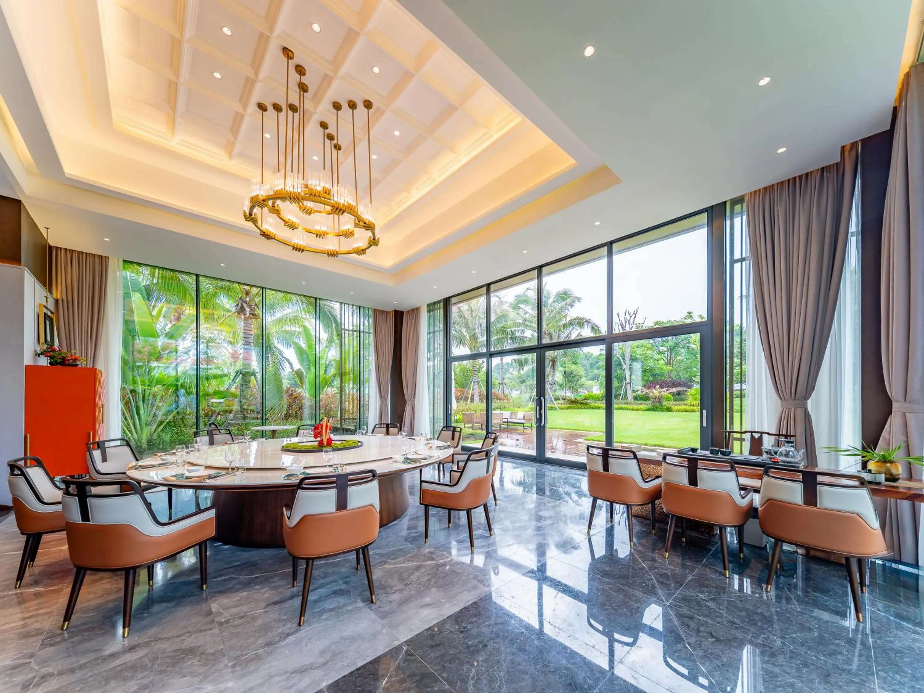 Dining area in Holiday Inn Hainan Xiangshui Bay by IHG