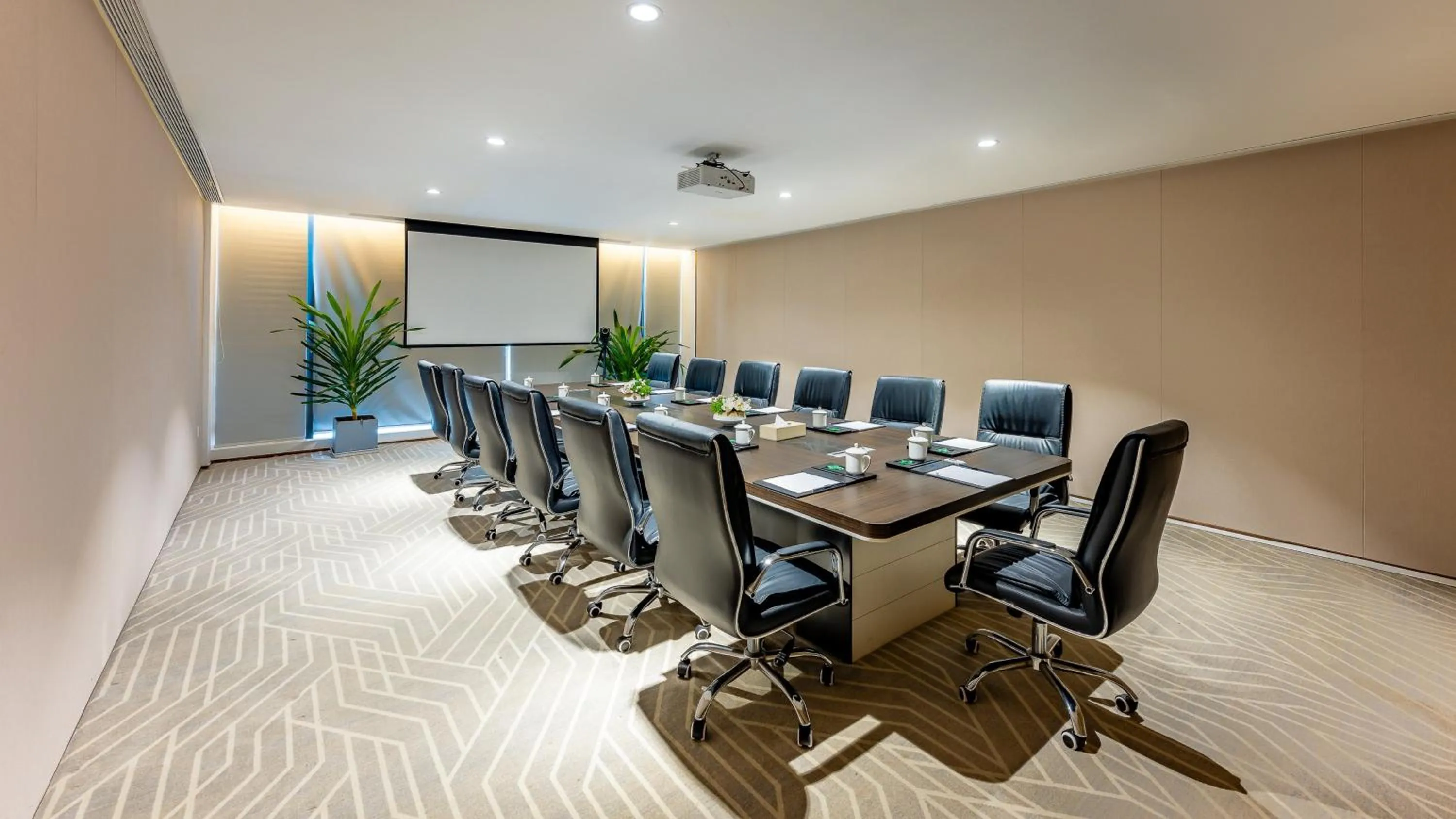 Meeting/conference room in Holiday Inn Hainan Xiangshui Bay by IHG