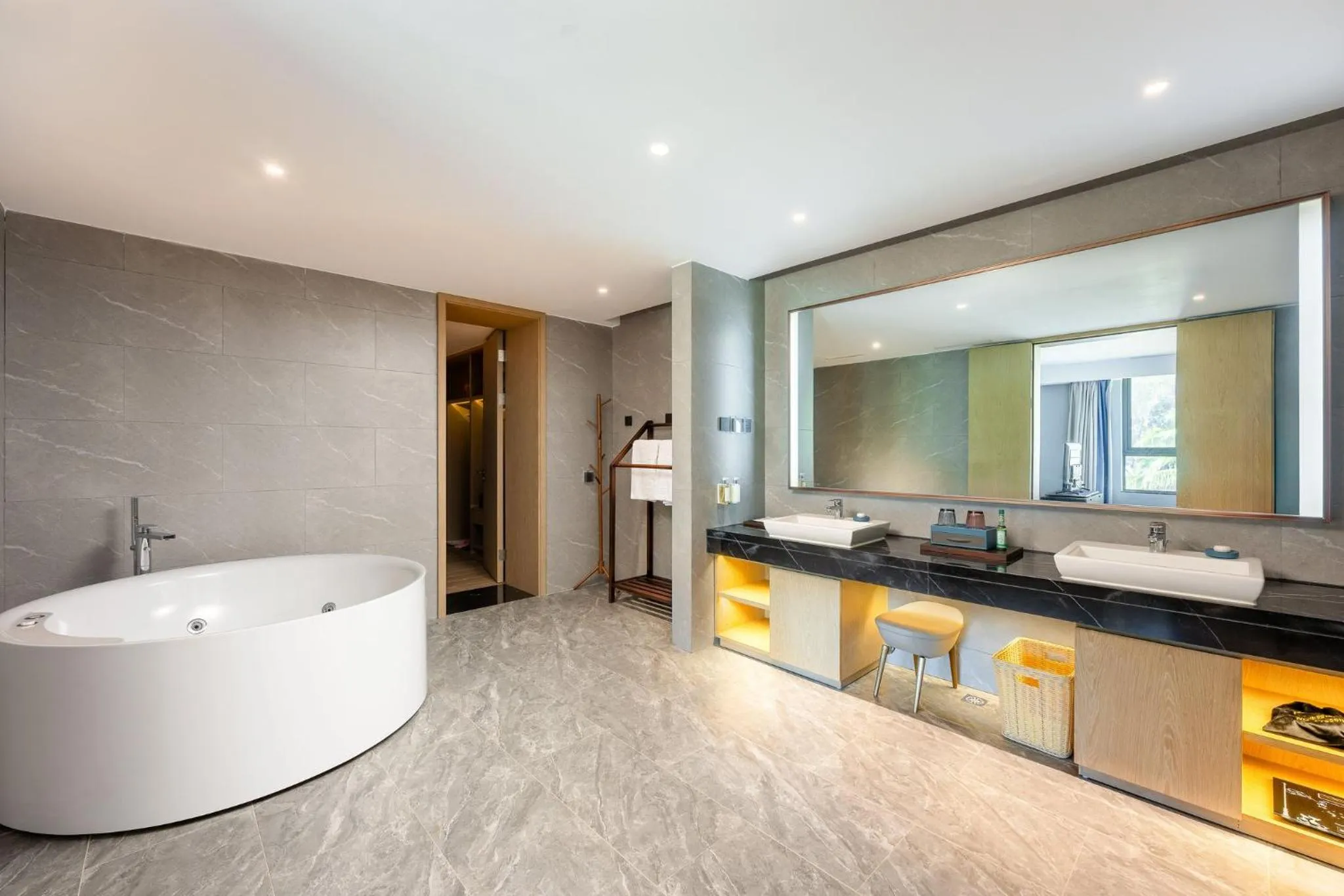 Bedroom in Holiday Inn Hainan Xiangshui Bay by IHG