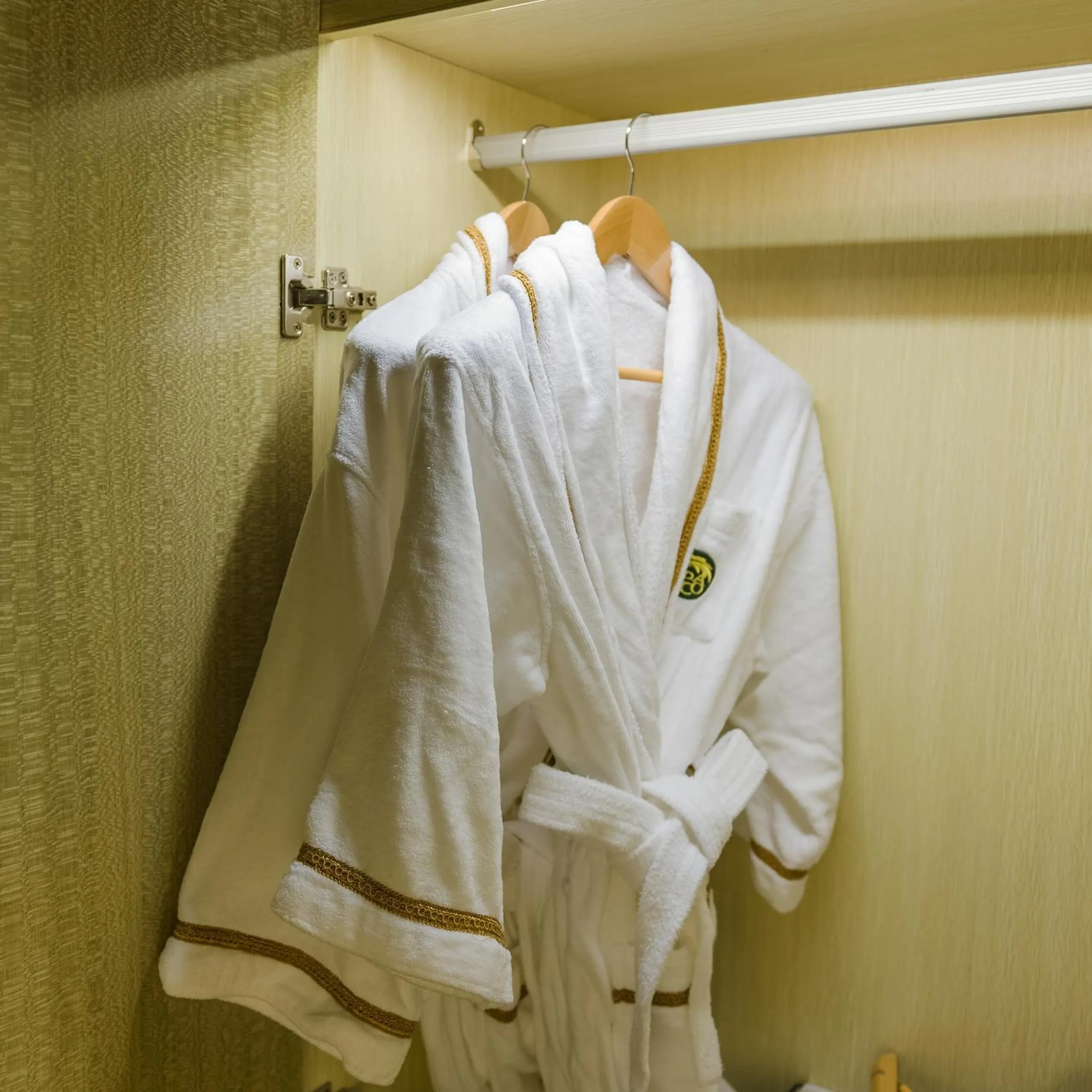 wardrobe in Paco Hotel Shuiyin Road Guangzhou