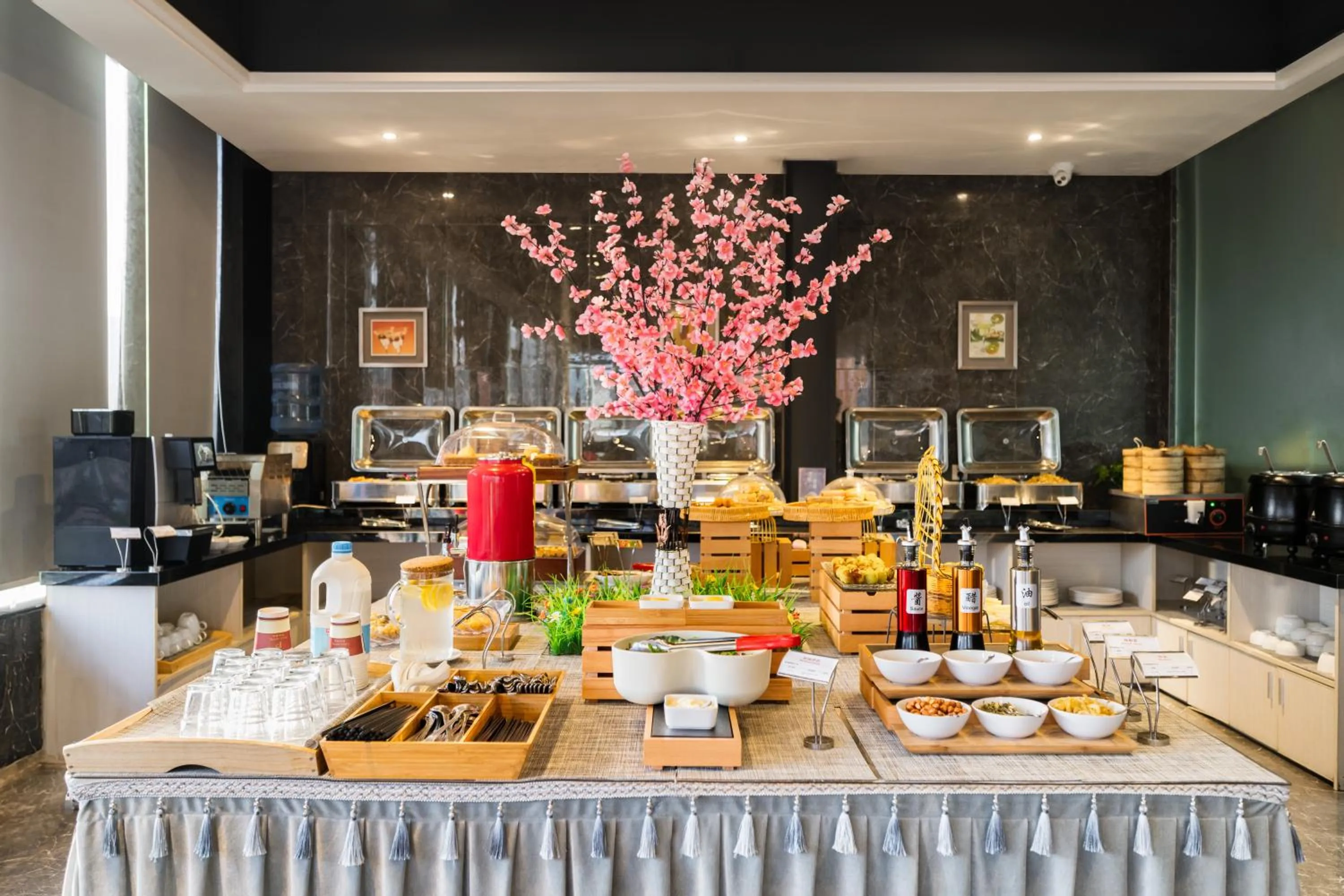Restaurant/places to eat in Paco Hotel Shuiyin Road Guangzhou