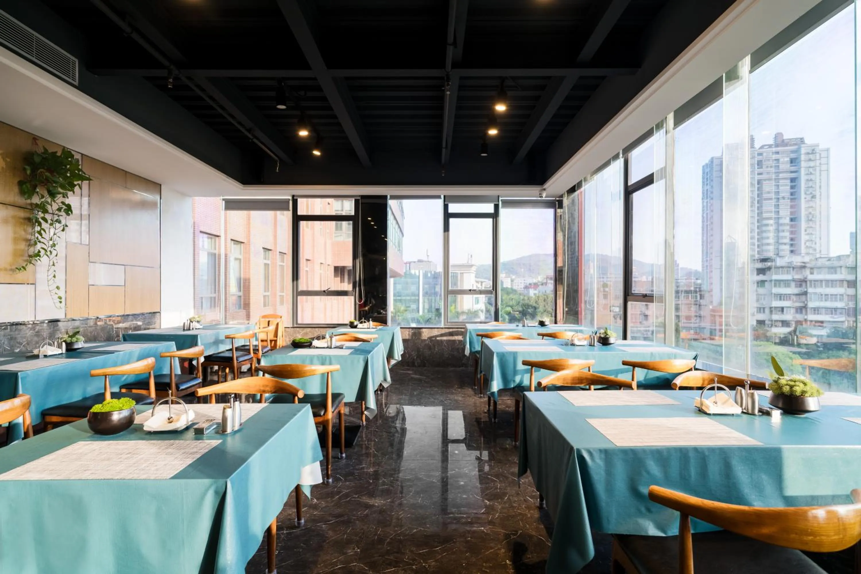 Restaurant/places to eat in Paco Hotel Shuiyin Road Guangzhou