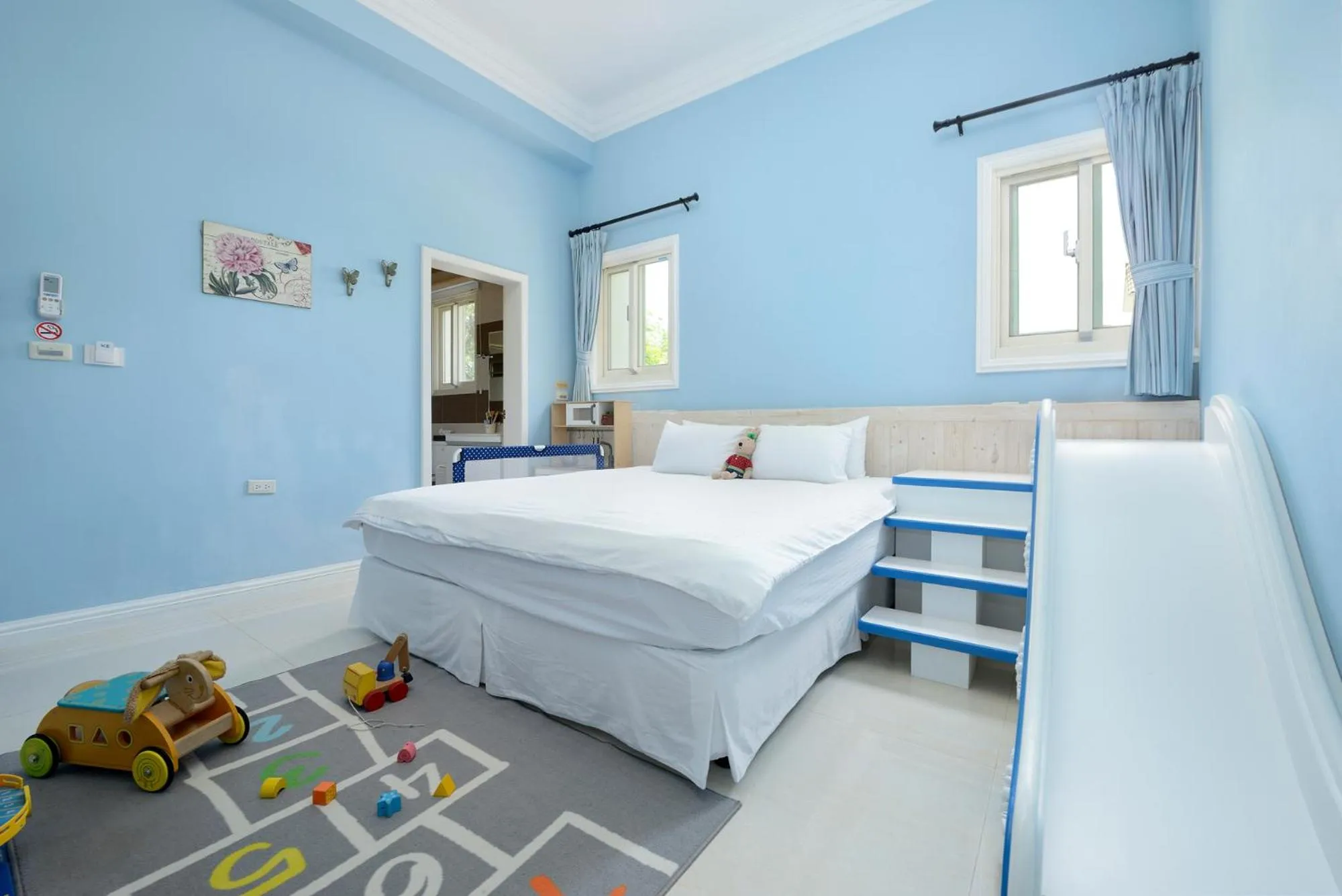 Bed in Dancing Butterfly Inn Family sliding BnB