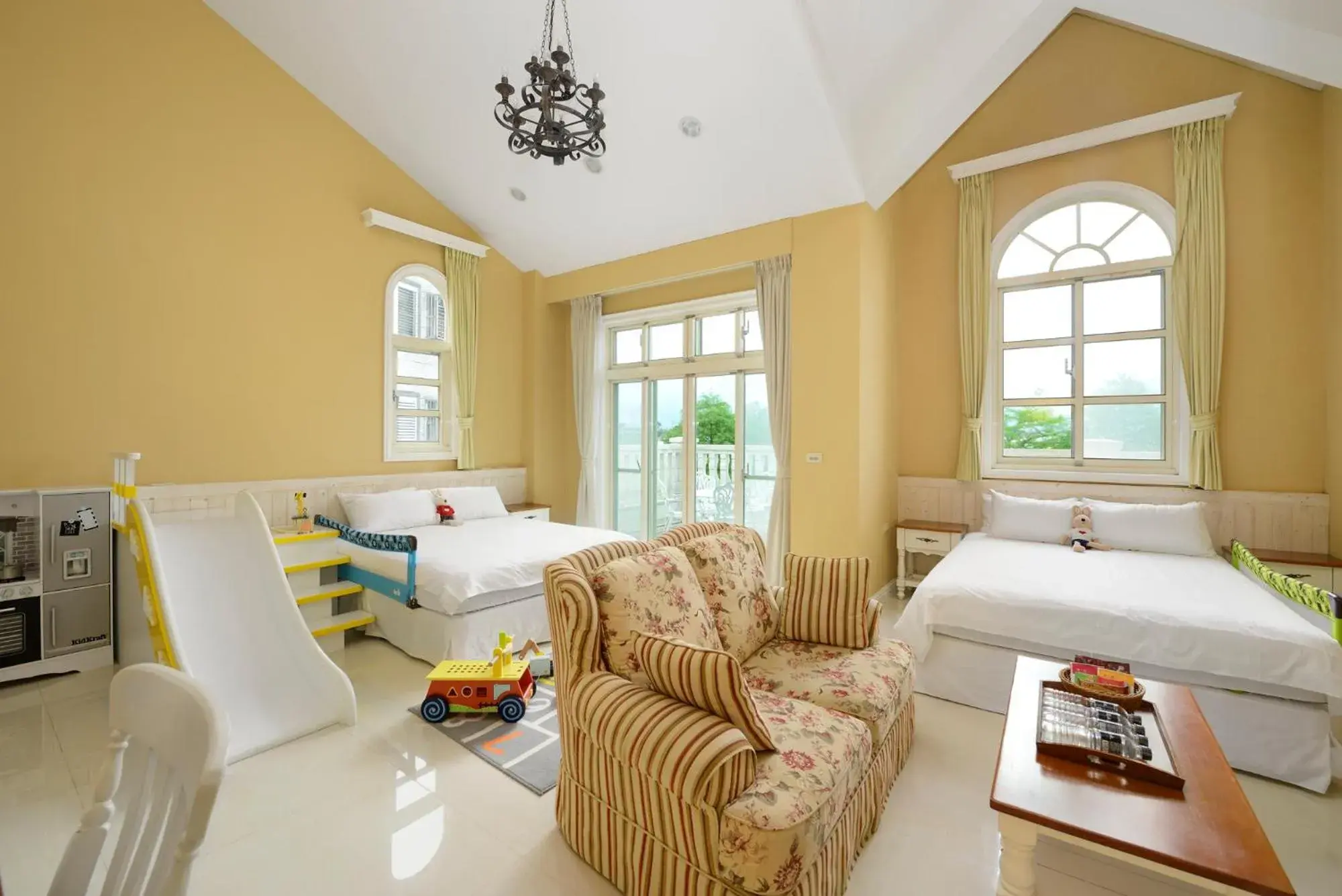 Quadruple Room with Balcony in Dancing Butterfly Inn Family sliding BnB Quadruple Room with Balcony in Dancing Butterfly Inn Family sliding BnB