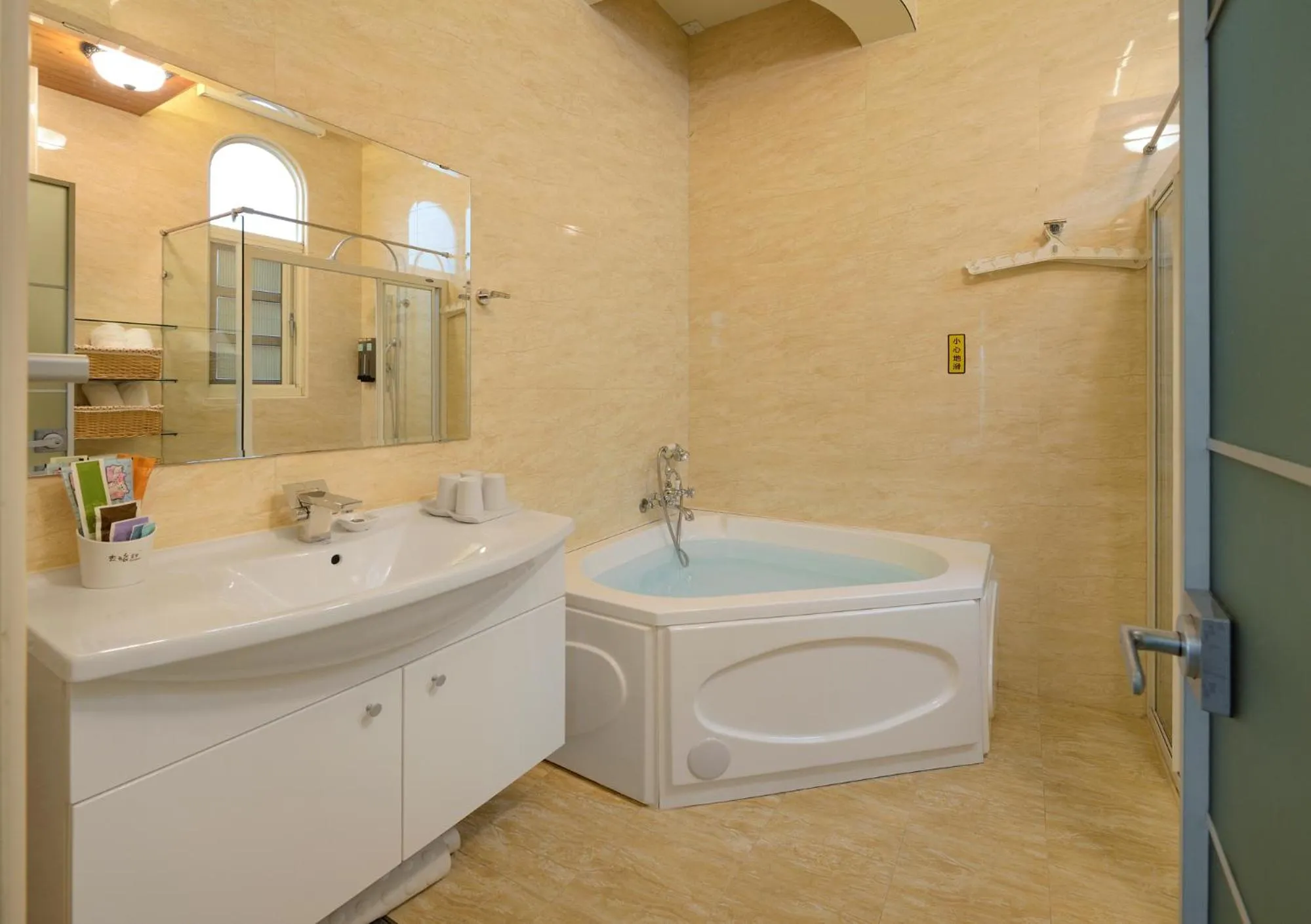 Shower in Dancing Butterfly Inn Family sliding BnB