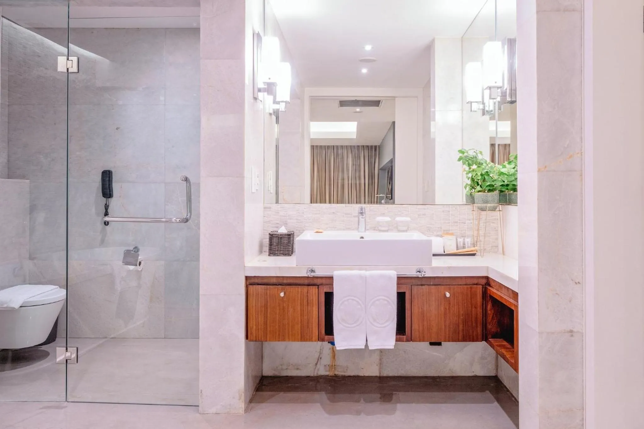 Toilet in Richmonde Hotel Iloilo