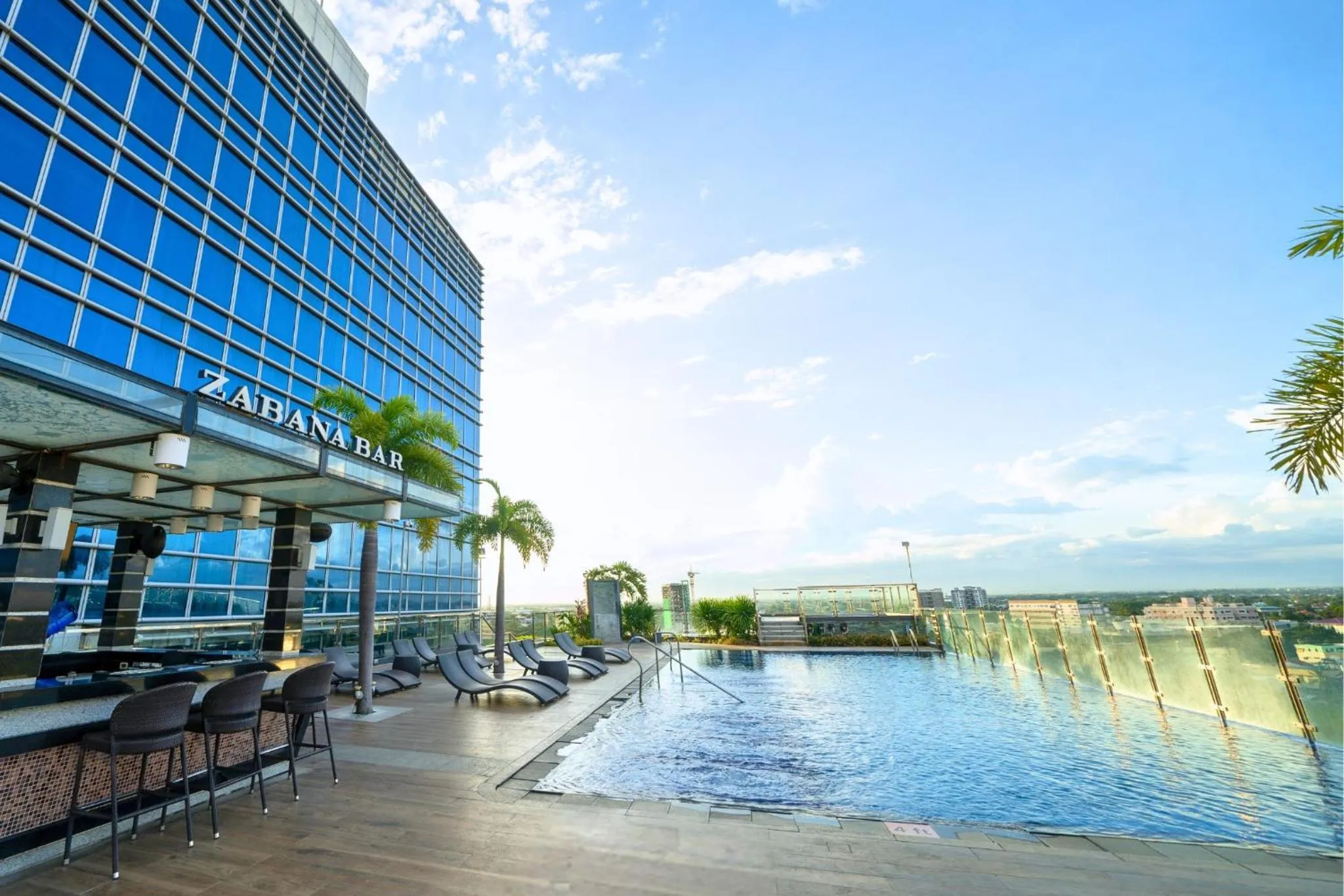 Lounge or bar in Richmonde Hotel Iloilo