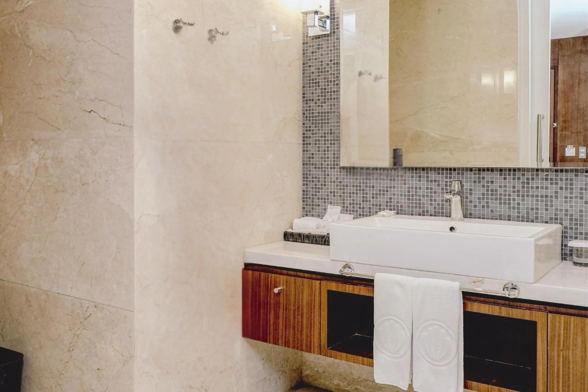 Shower in Richmonde Hotel Iloilo