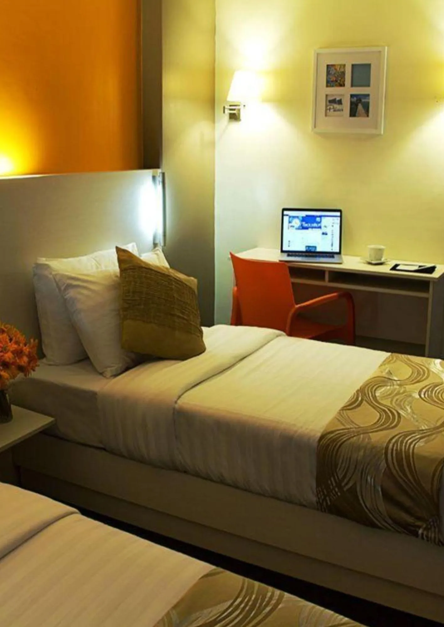 Seating area, Bed in Pillows Hotel Cebu