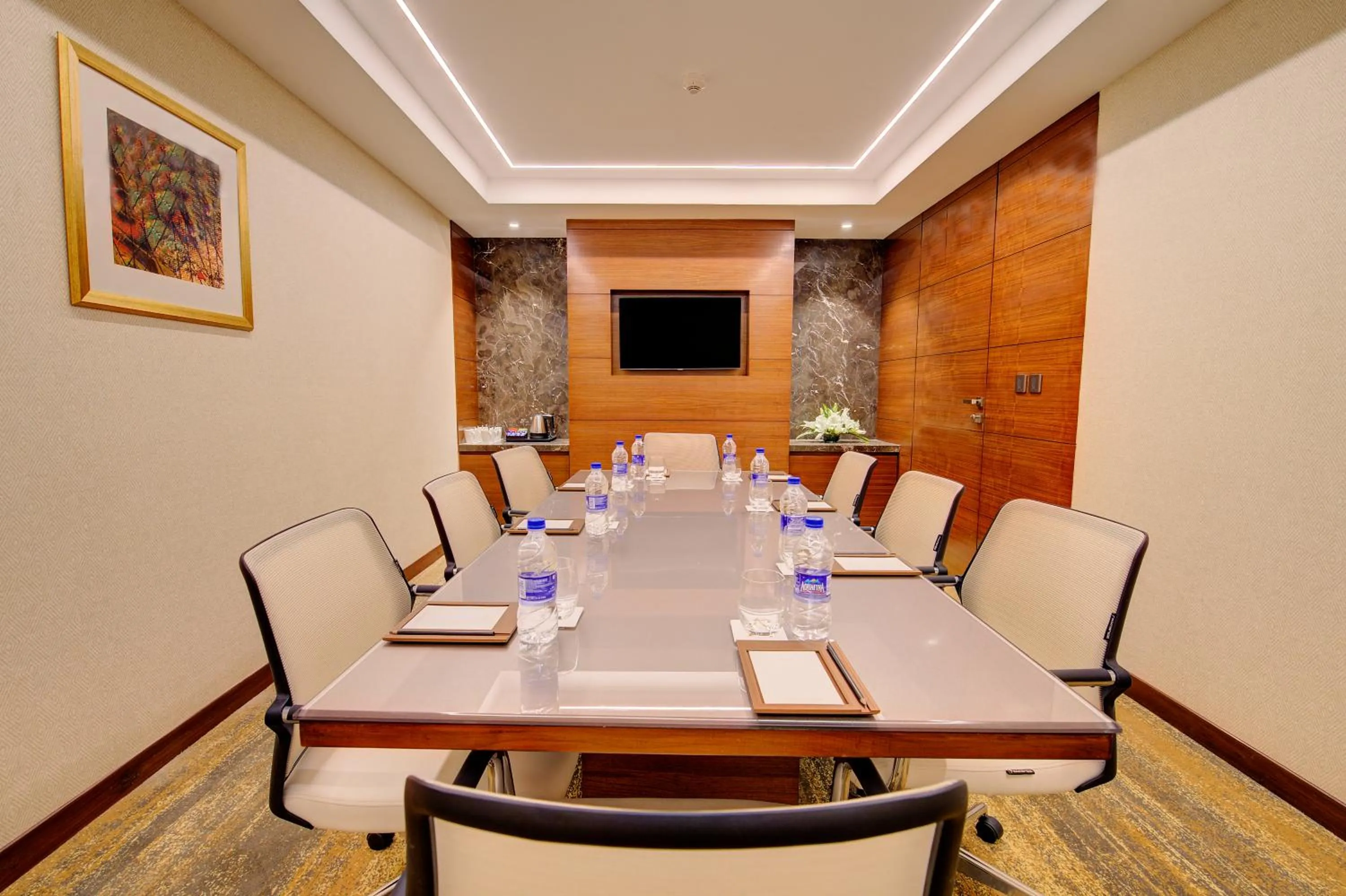 Business facilities in Niranta Transit Hotel Terminal 2 Arrivals/Landside