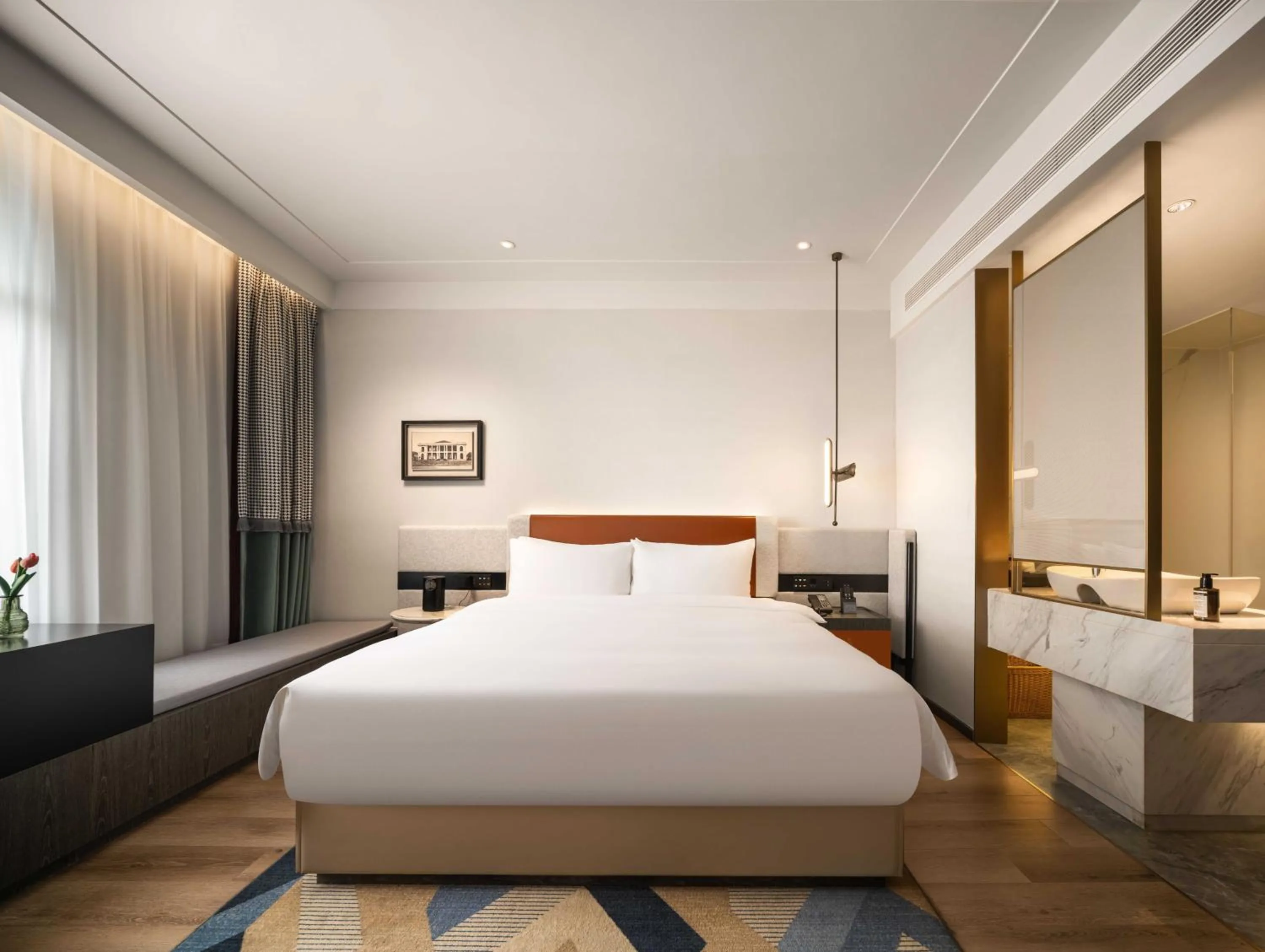 Photo of the whole room, Bed in Grand Madison Wuhan Hankou on the Bund