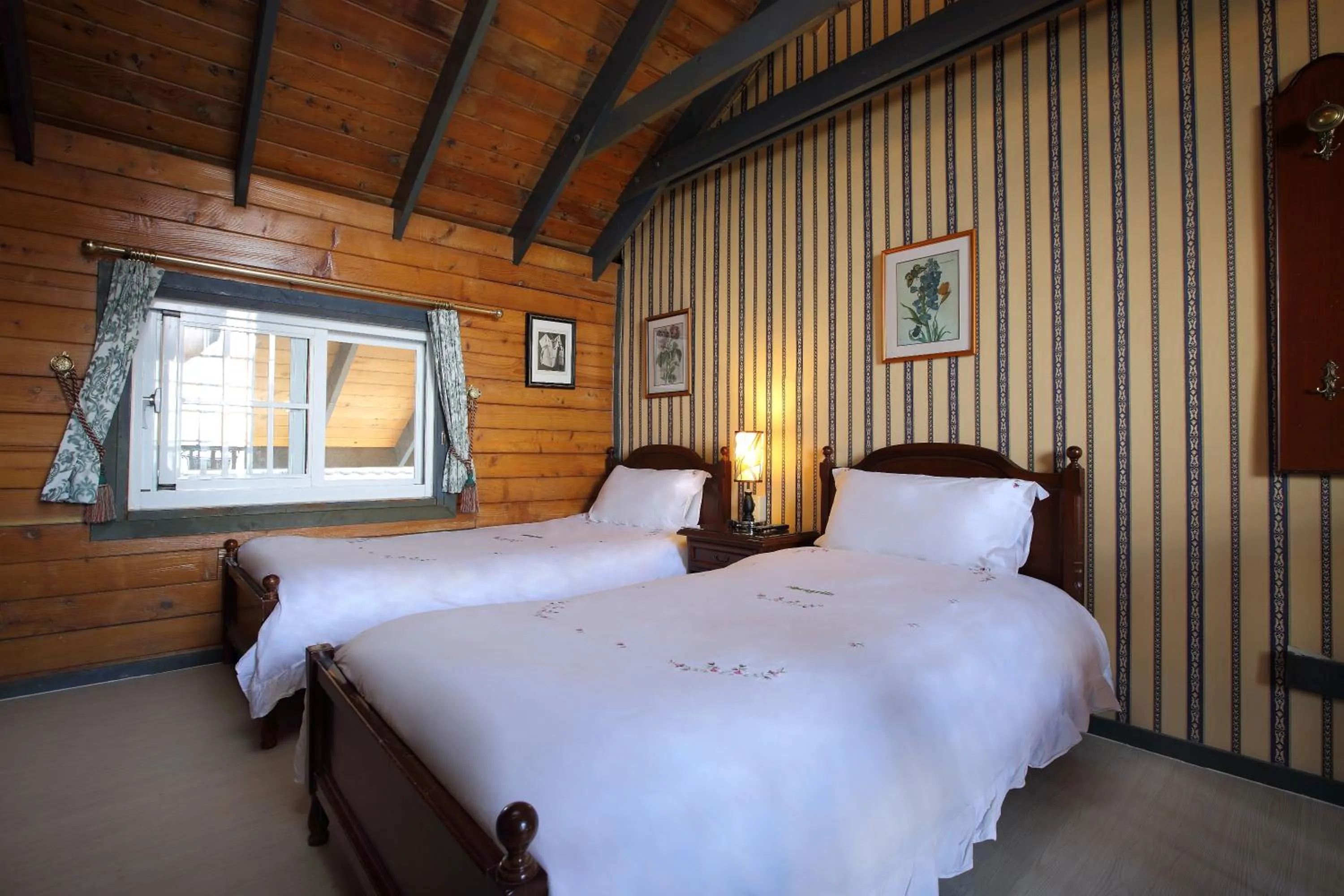 Bed in Cingjing Hanging Garden & Resort