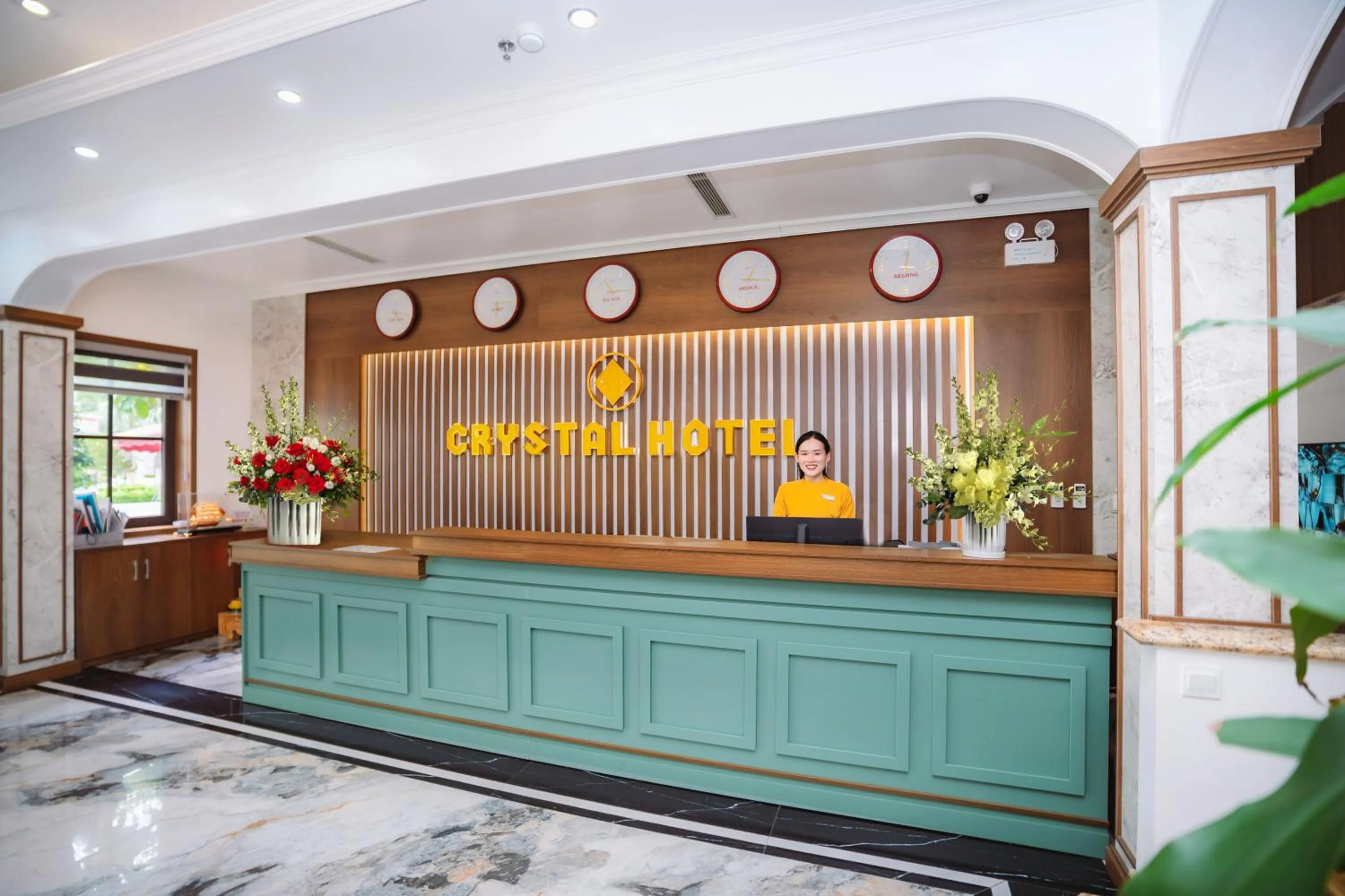 People in Skyview Hotel Halong