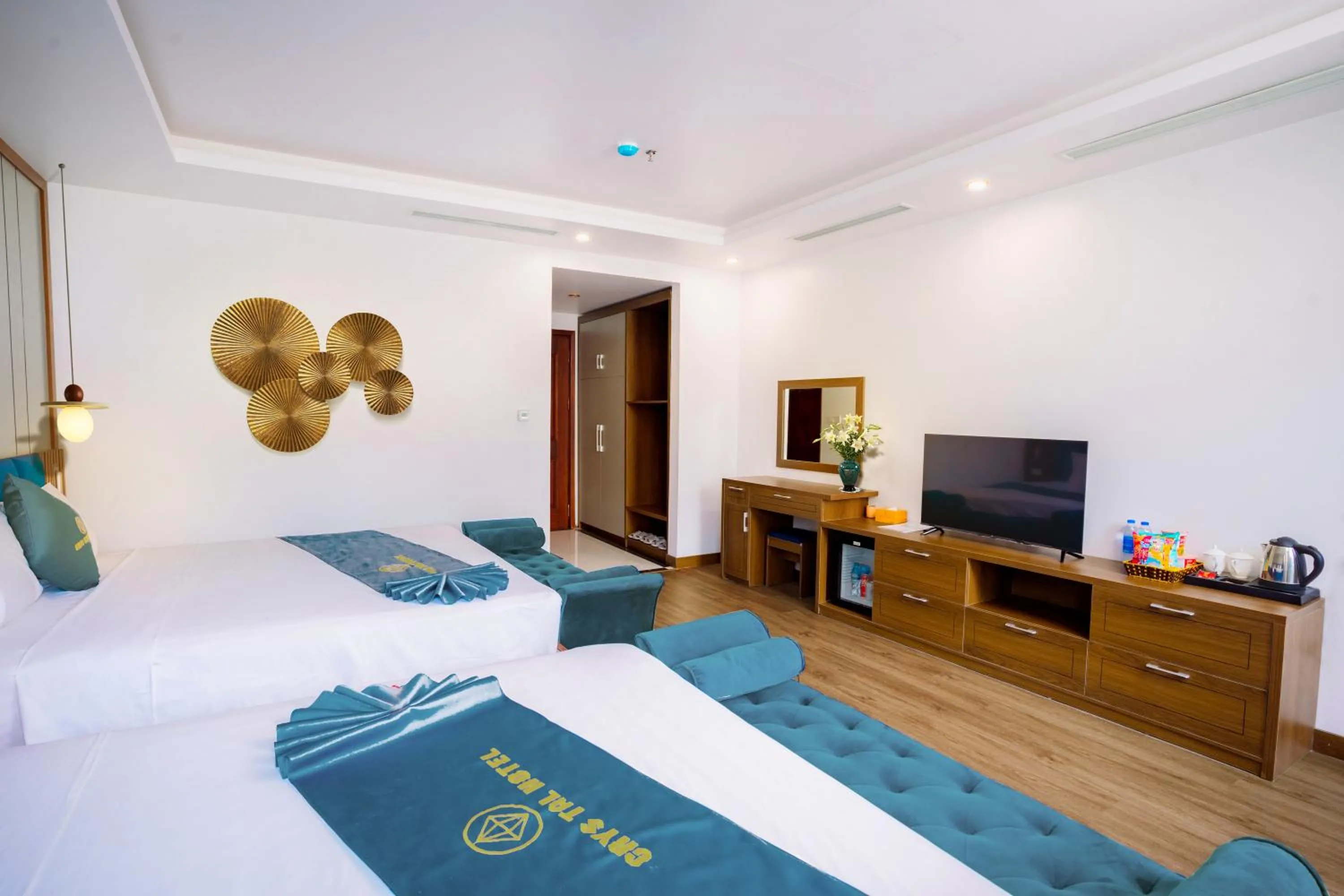 Communal lounge/ TV room in Skyview Hotel Halong