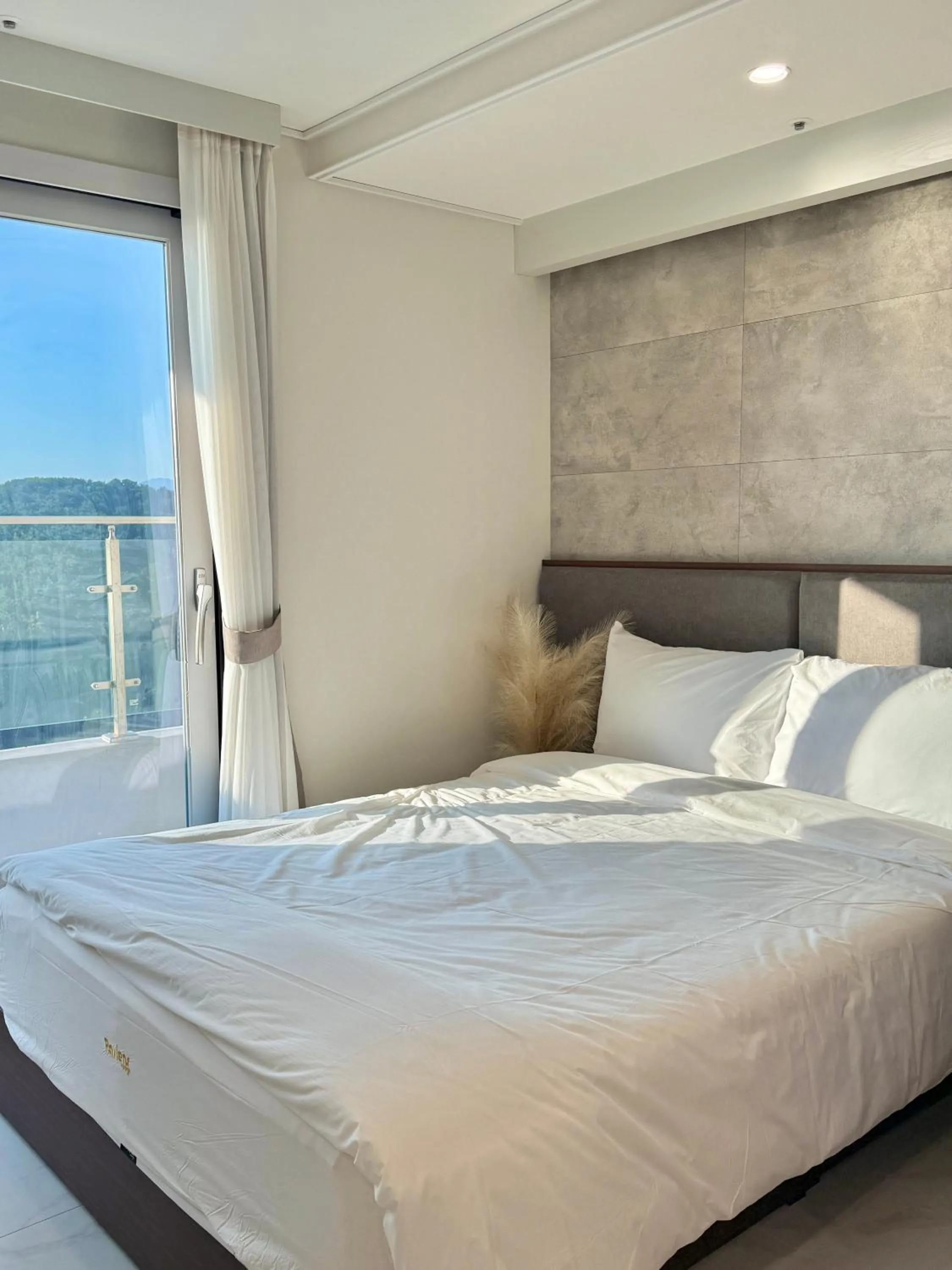 Bed in Raviens Maison de Hotel