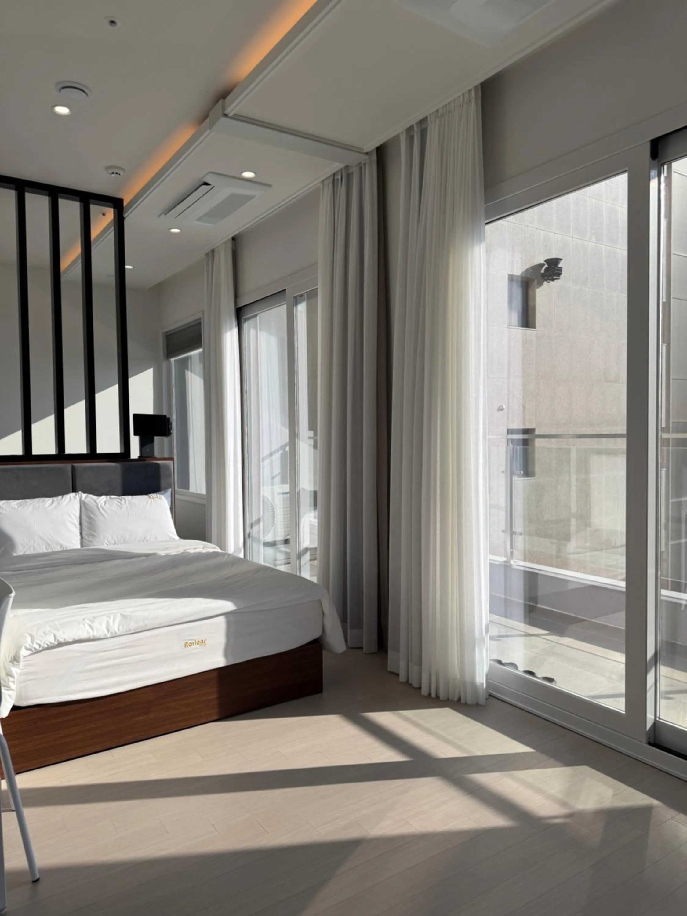 Bed in Raviens Maison de Hotel