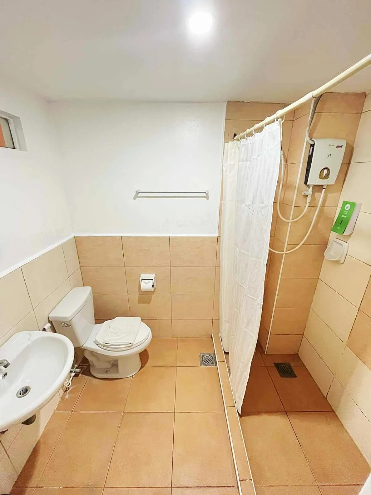 Shower in Travelbee Business Inn