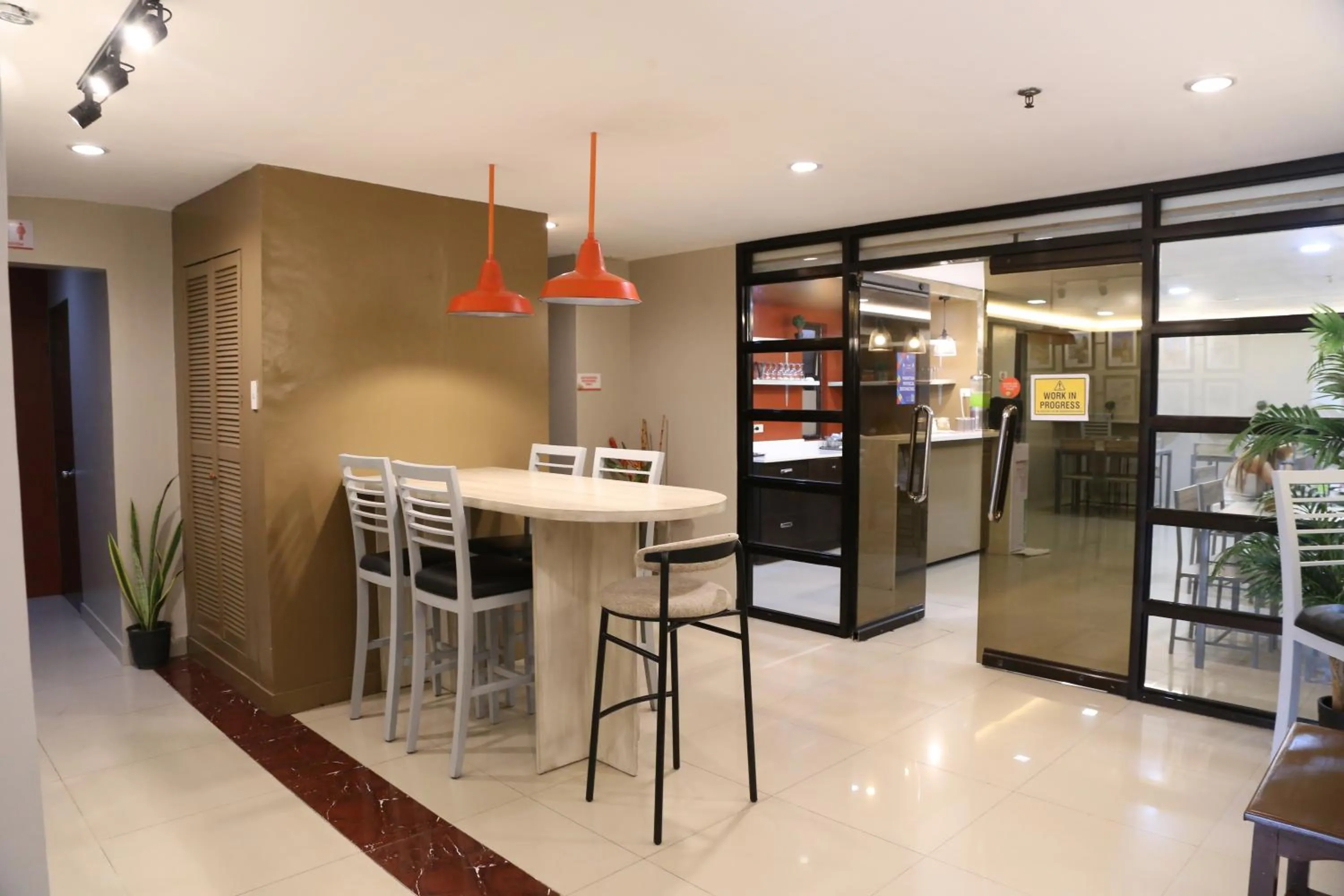 Dining area in Travelbee Business Inn