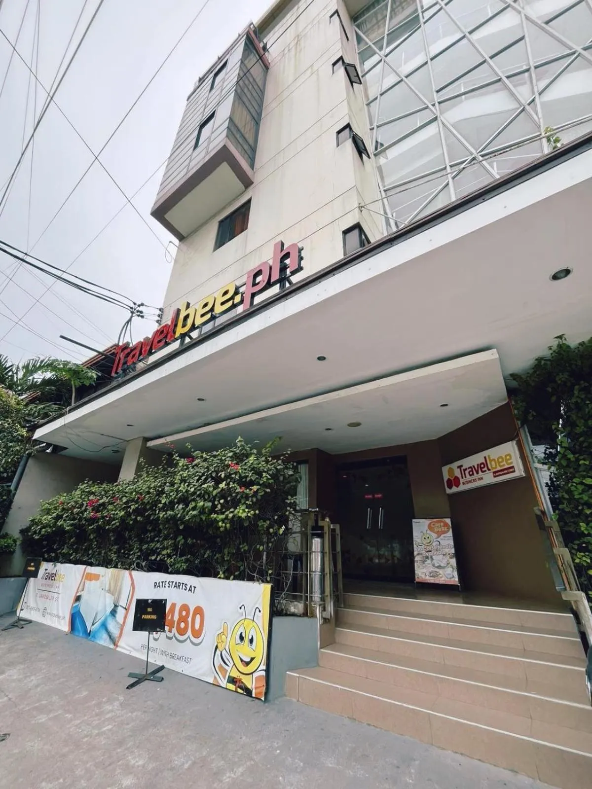 Facade/entrance in Travelbee Business Inn