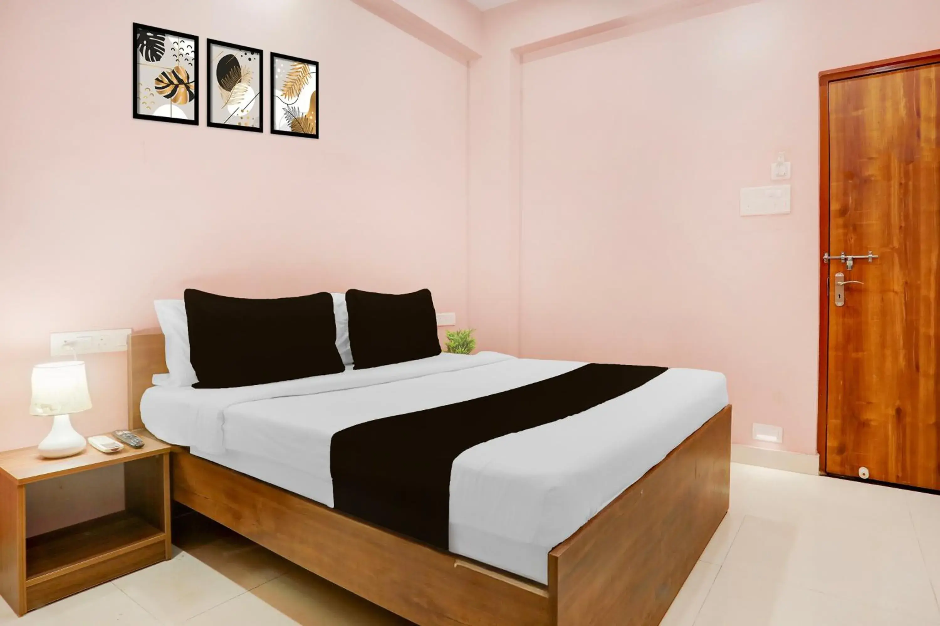 Classic Triple Room - single occupancy in Super Hotel O IIT Varanasi Formerly Shree Gopal Upwan Classic Triple Room - single occupancy in Super Hotel O IIT Varanasi Formerly Shree Gopal Upwan