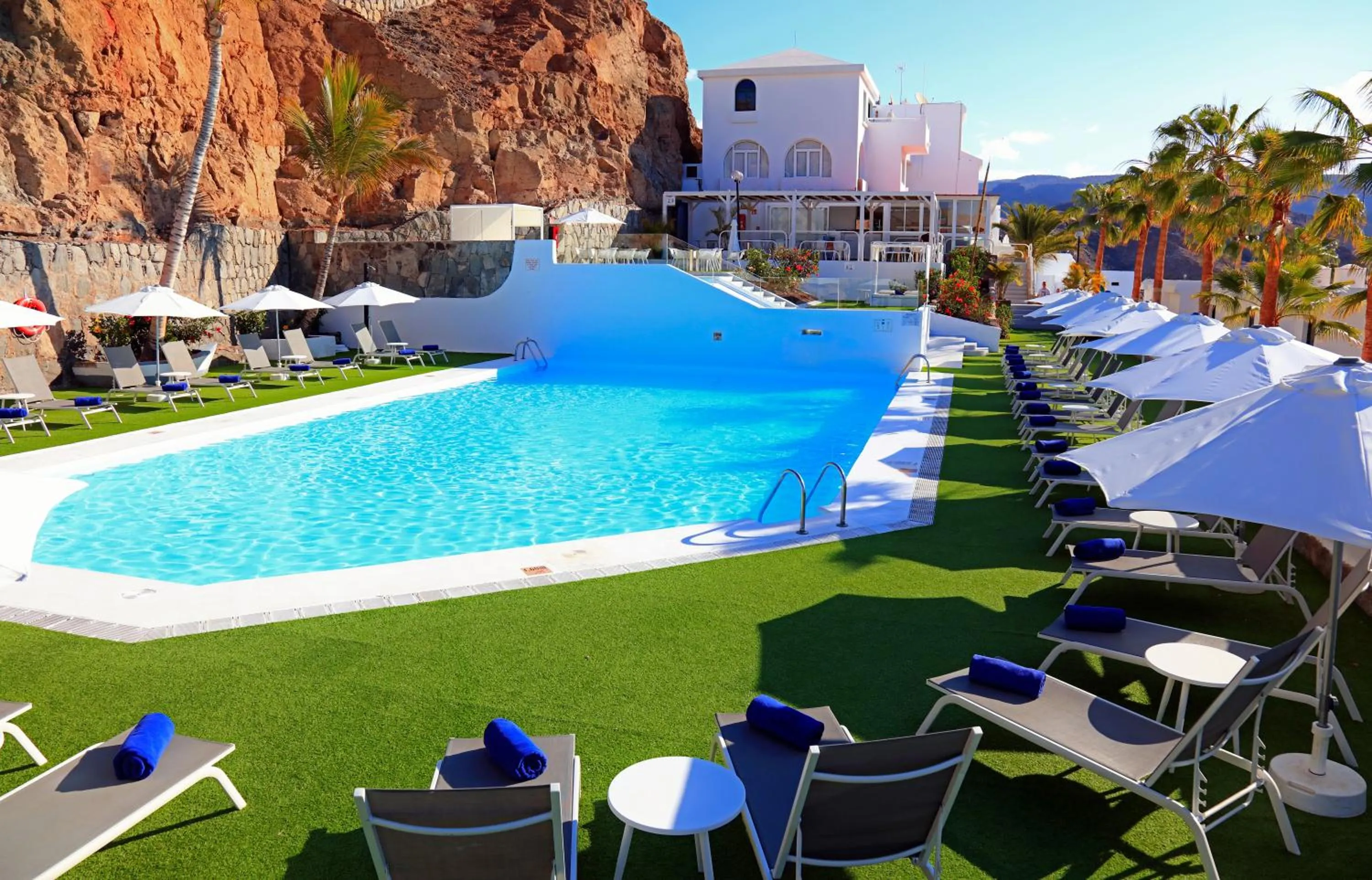 Property building, Pool View in Canaima