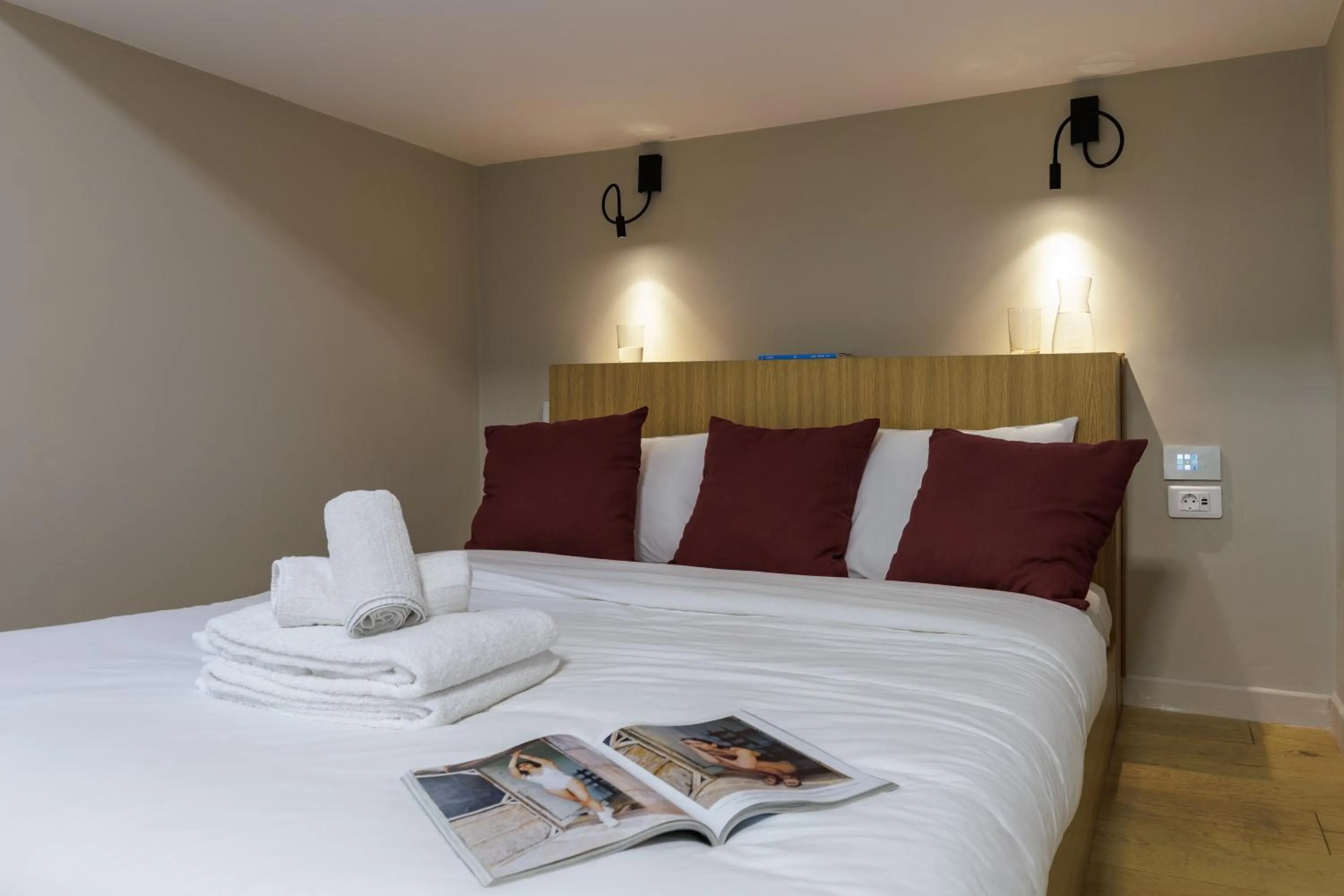 Bed in Incanto Boutique Suites - Koukaki