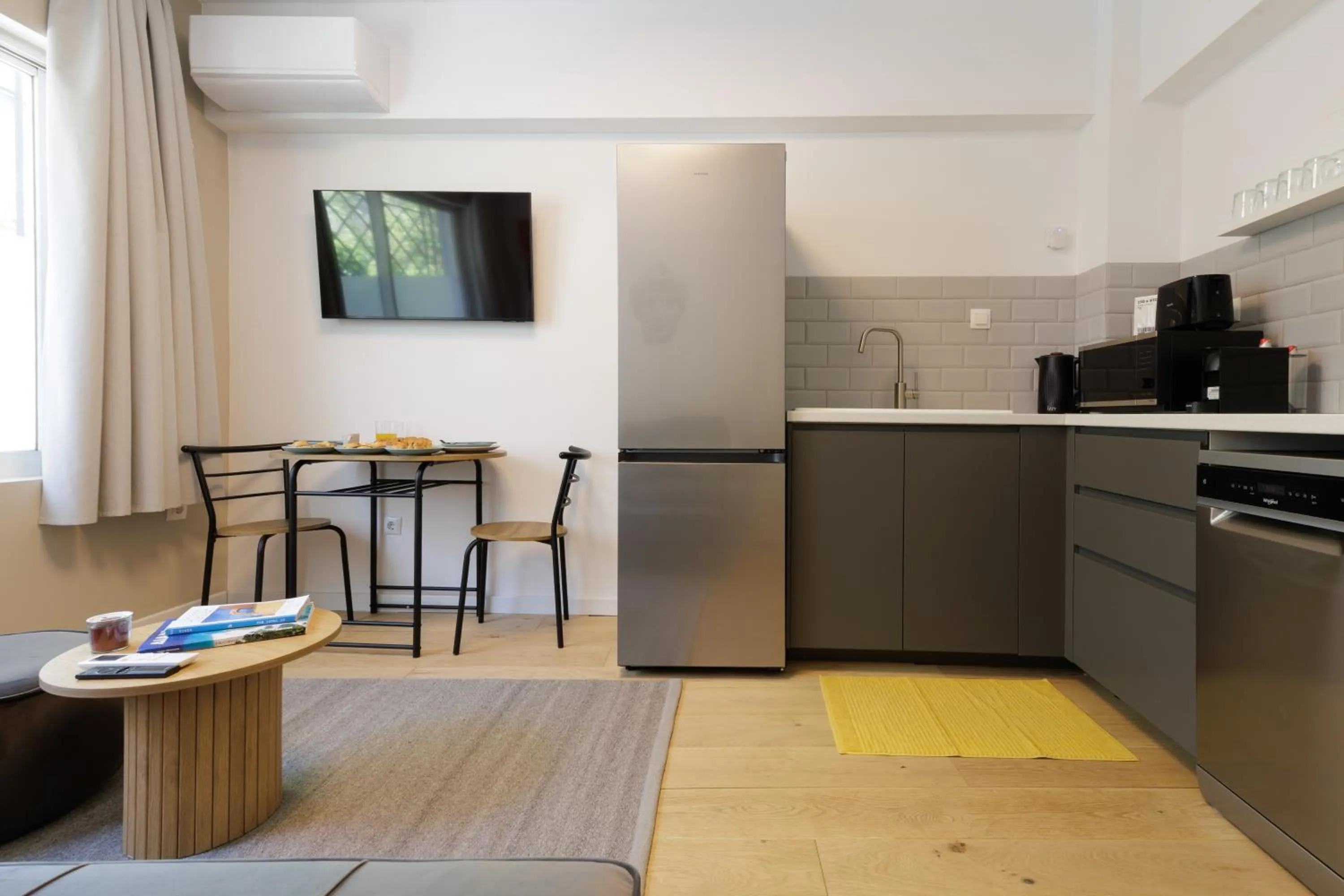 TV and multimedia in Incanto Boutique Suites - Koukaki