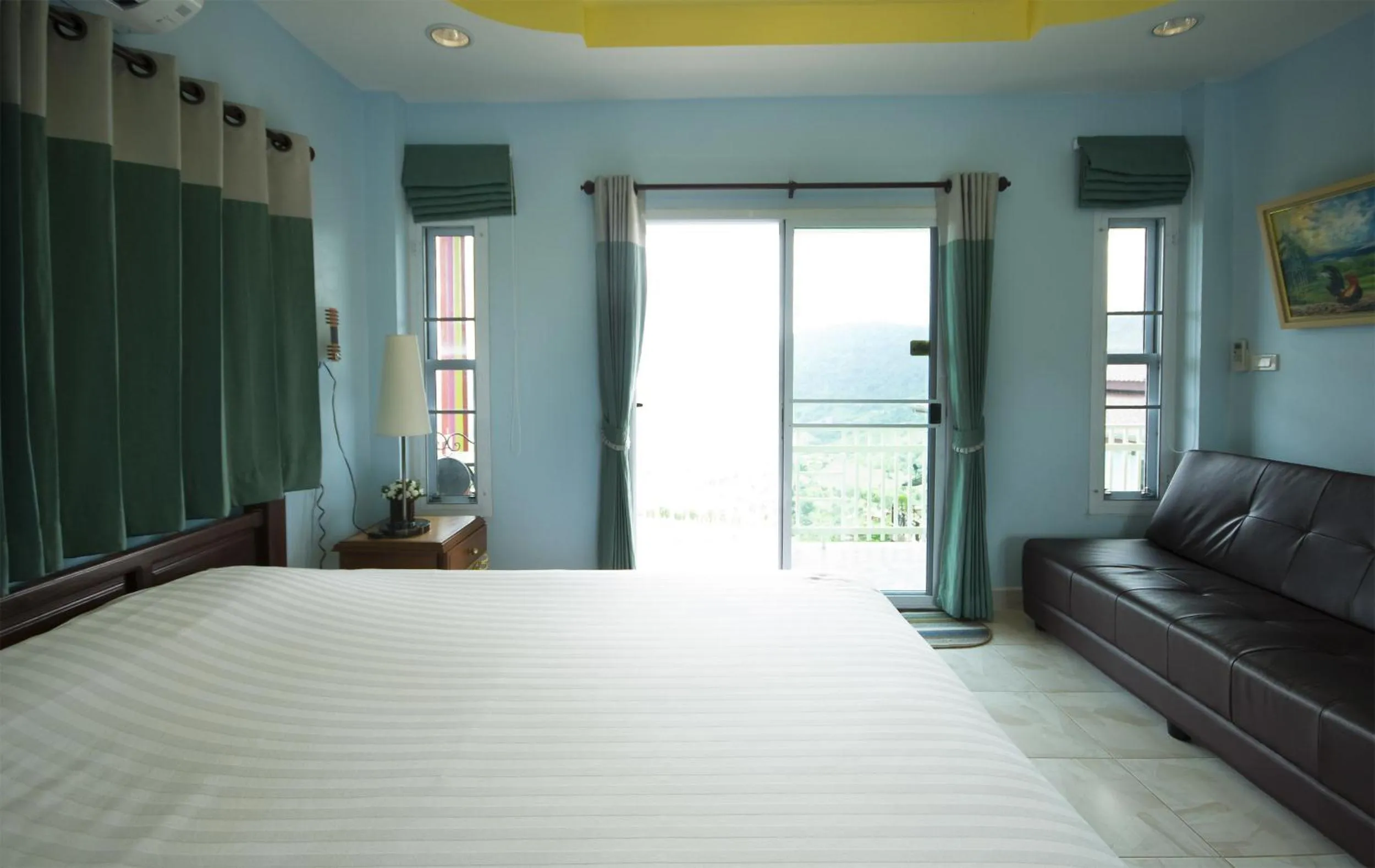 Seating area, Bed in Hotel Viewpoint Khao Koh