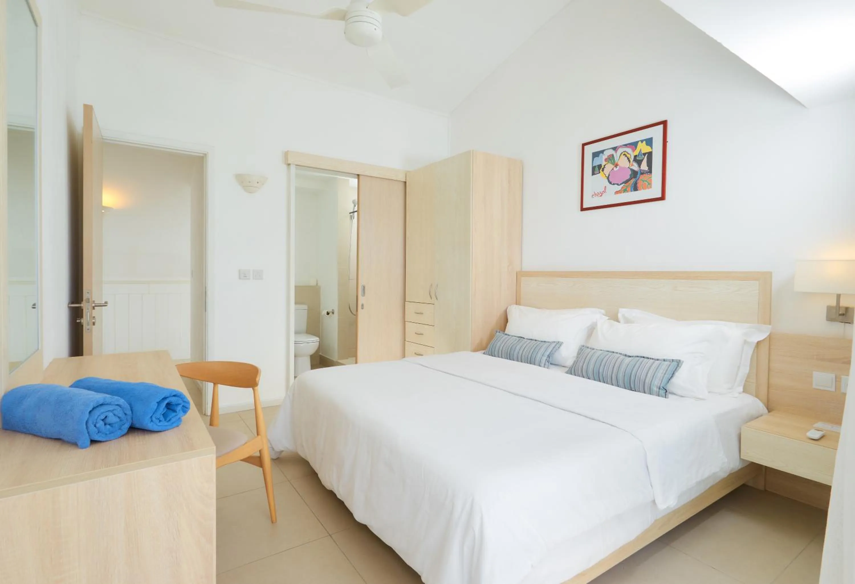 Toilet, Bed in Le Beachclub