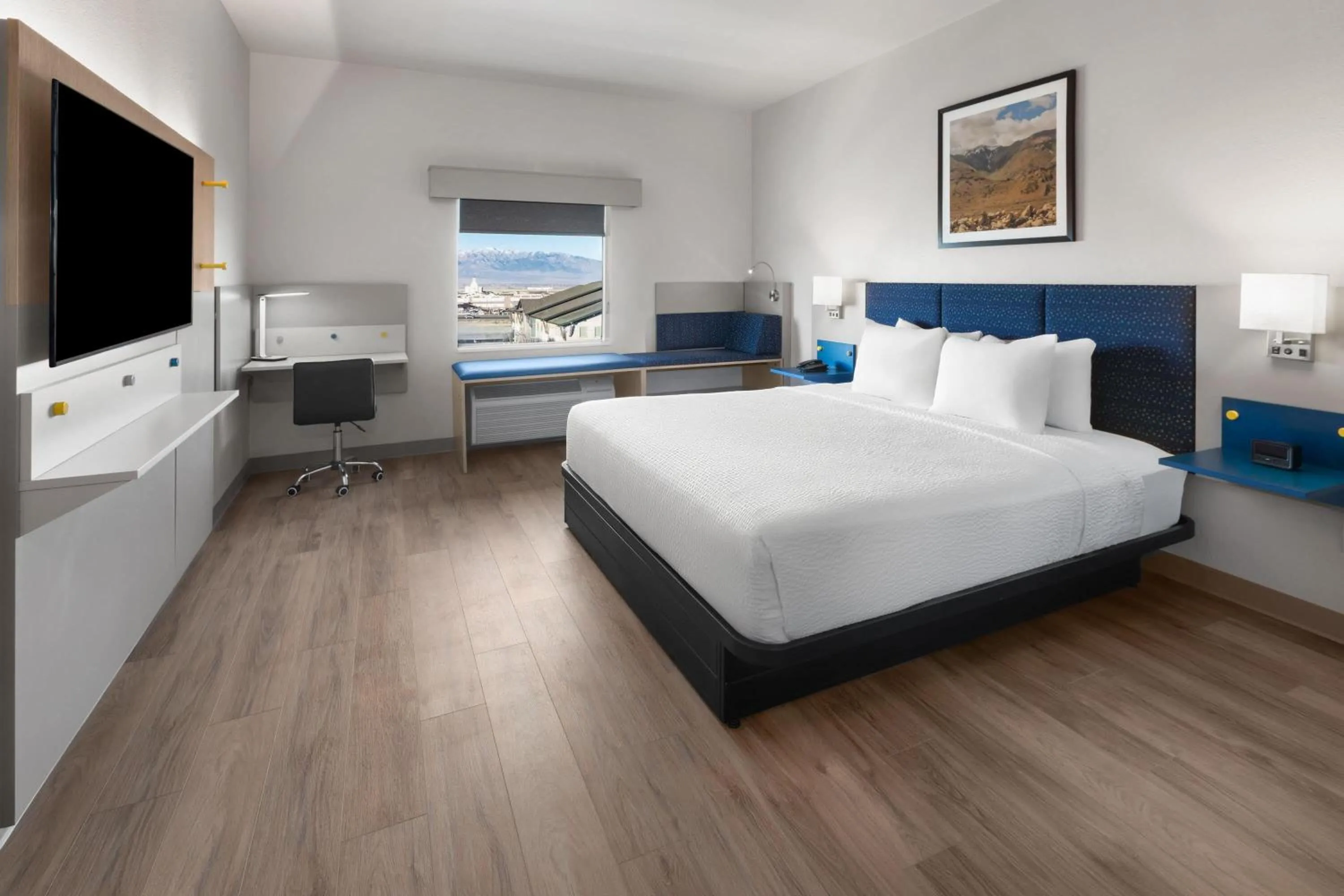 Photo of the whole room, Bed in Microtel Inn & Suites by Wyndham Tooele
