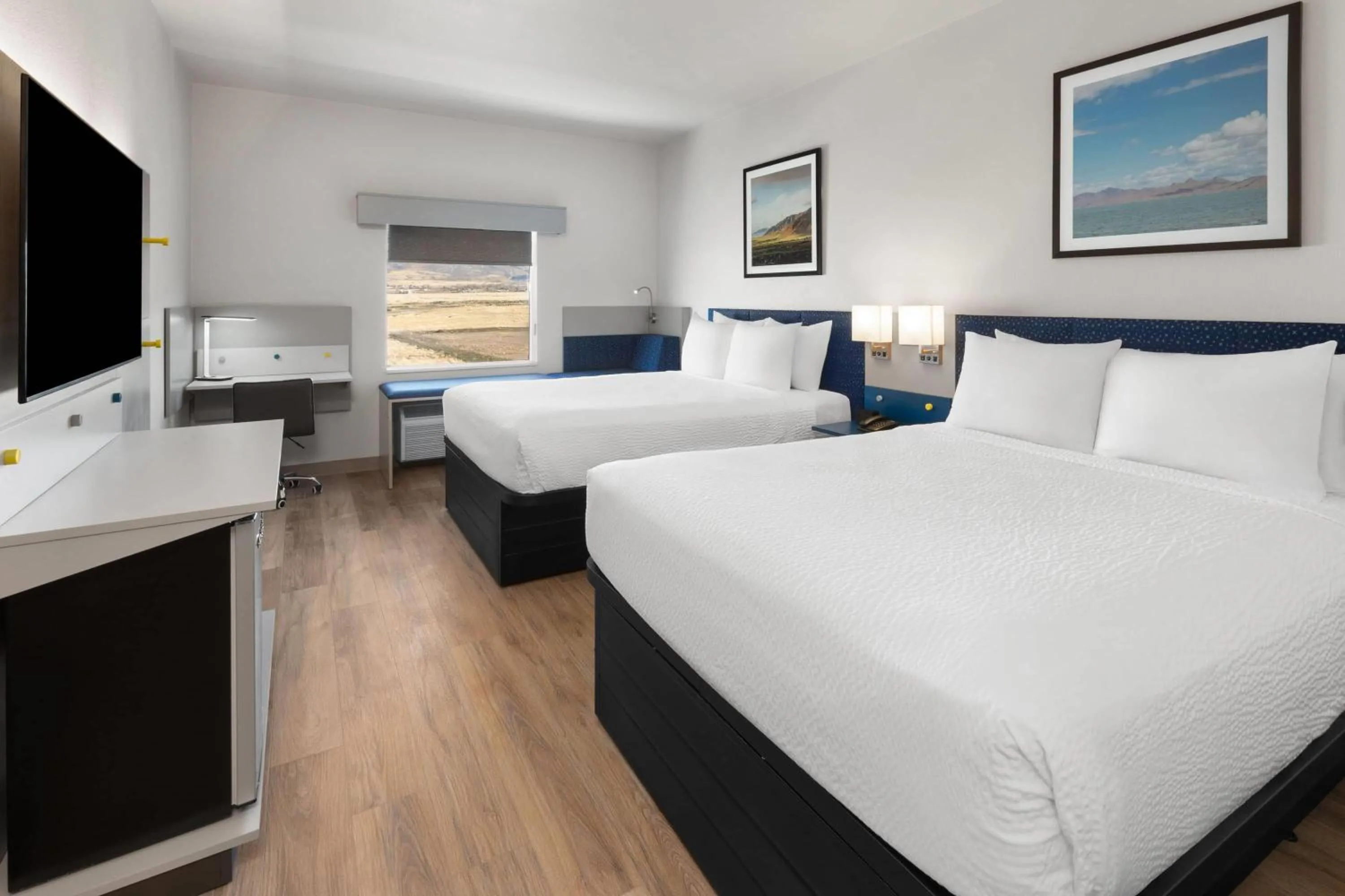 Photo of the whole room, Bed in Microtel Inn & Suites by Wyndham Tooele