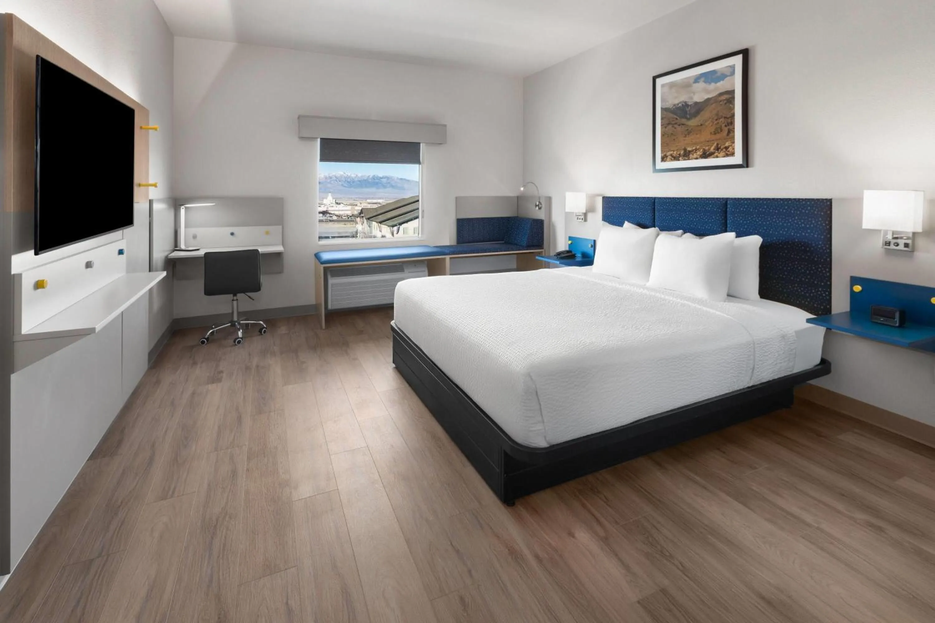 Photo of the whole room, Bed in Microtel Inn & Suites by Wyndham Tooele