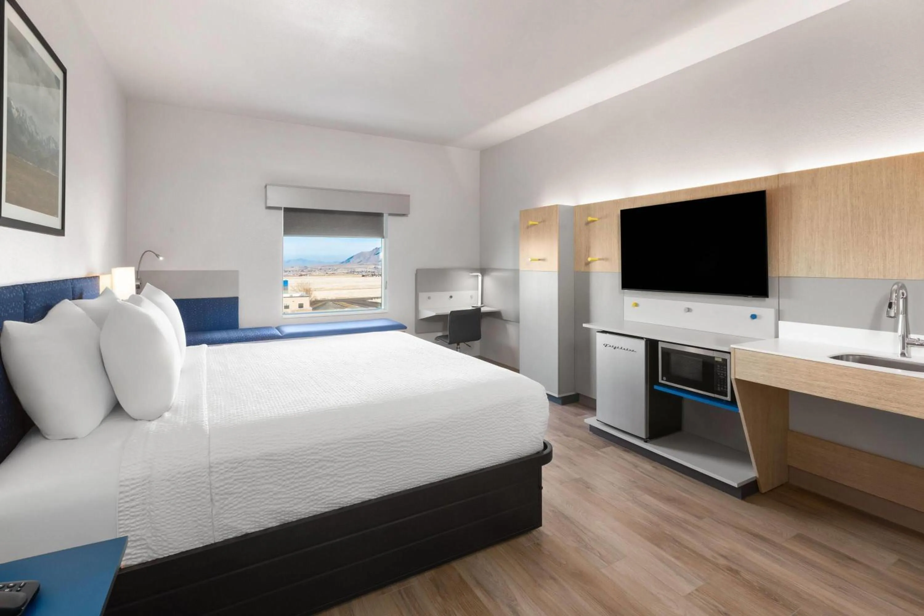 Photo of the whole room, Bed in Microtel Inn & Suites by Wyndham Tooele