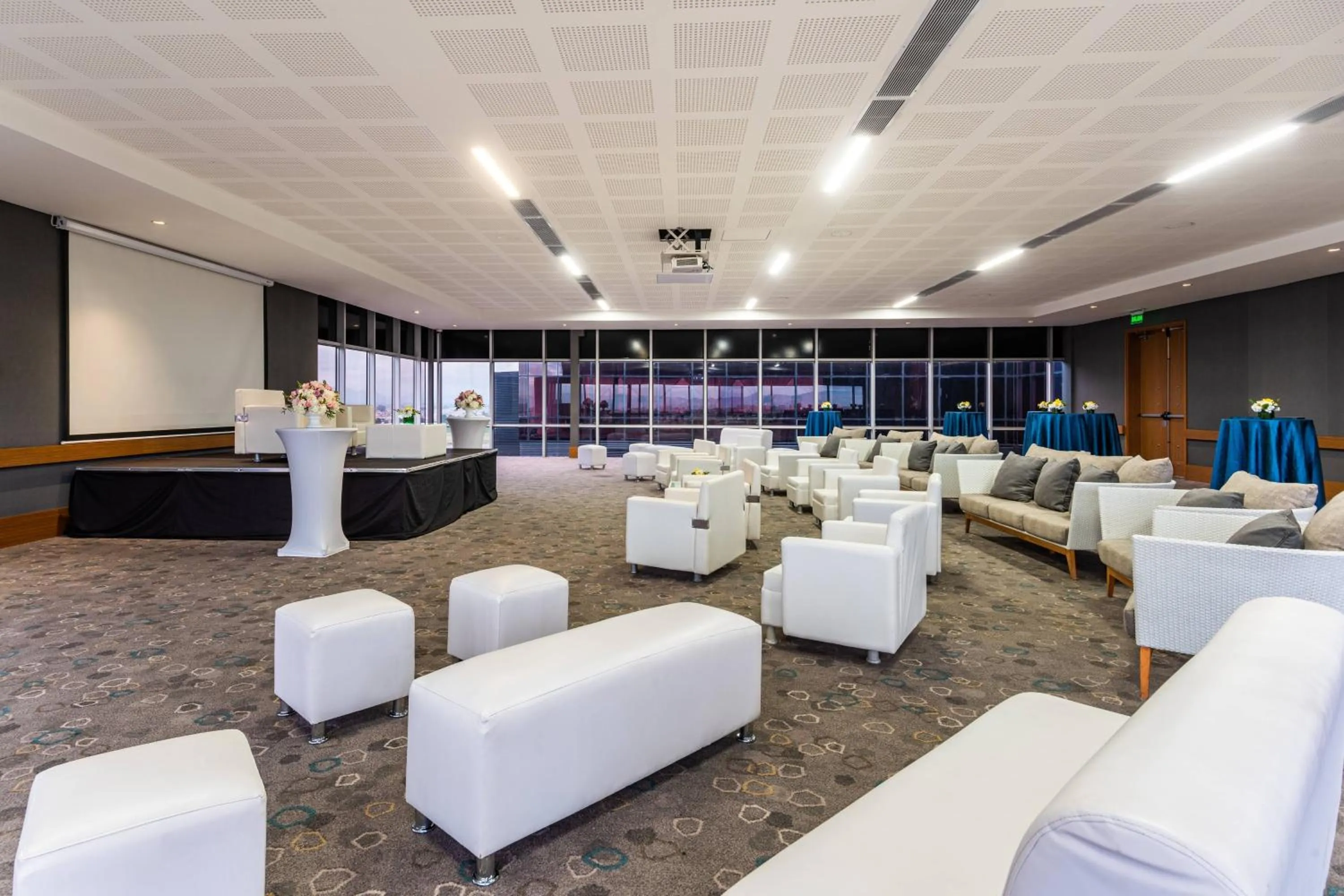 Meeting/conference room in Courtyard by Marriott Bogota Airport