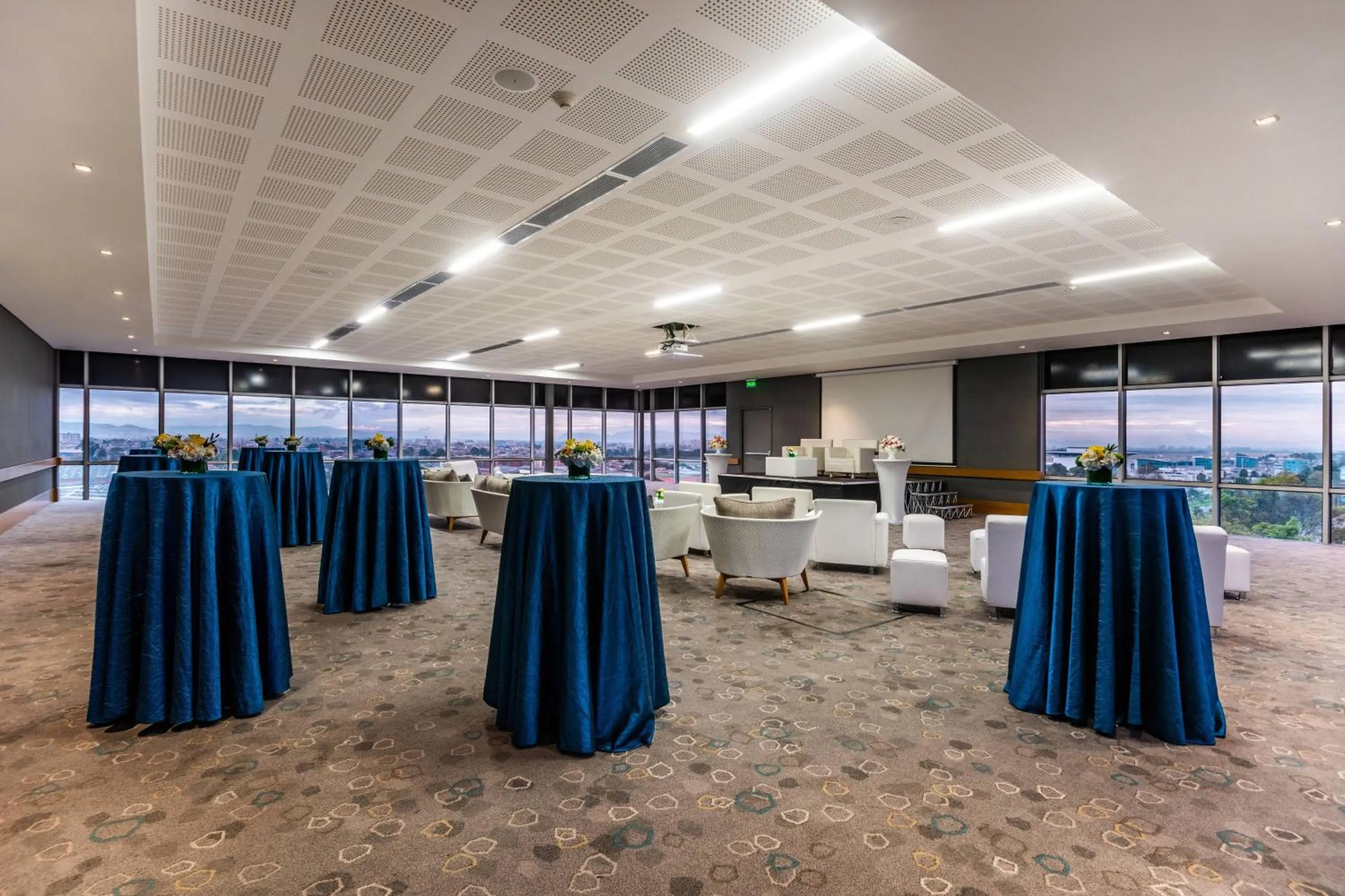 Meeting/conference room in Courtyard by Marriott Bogota Airport
