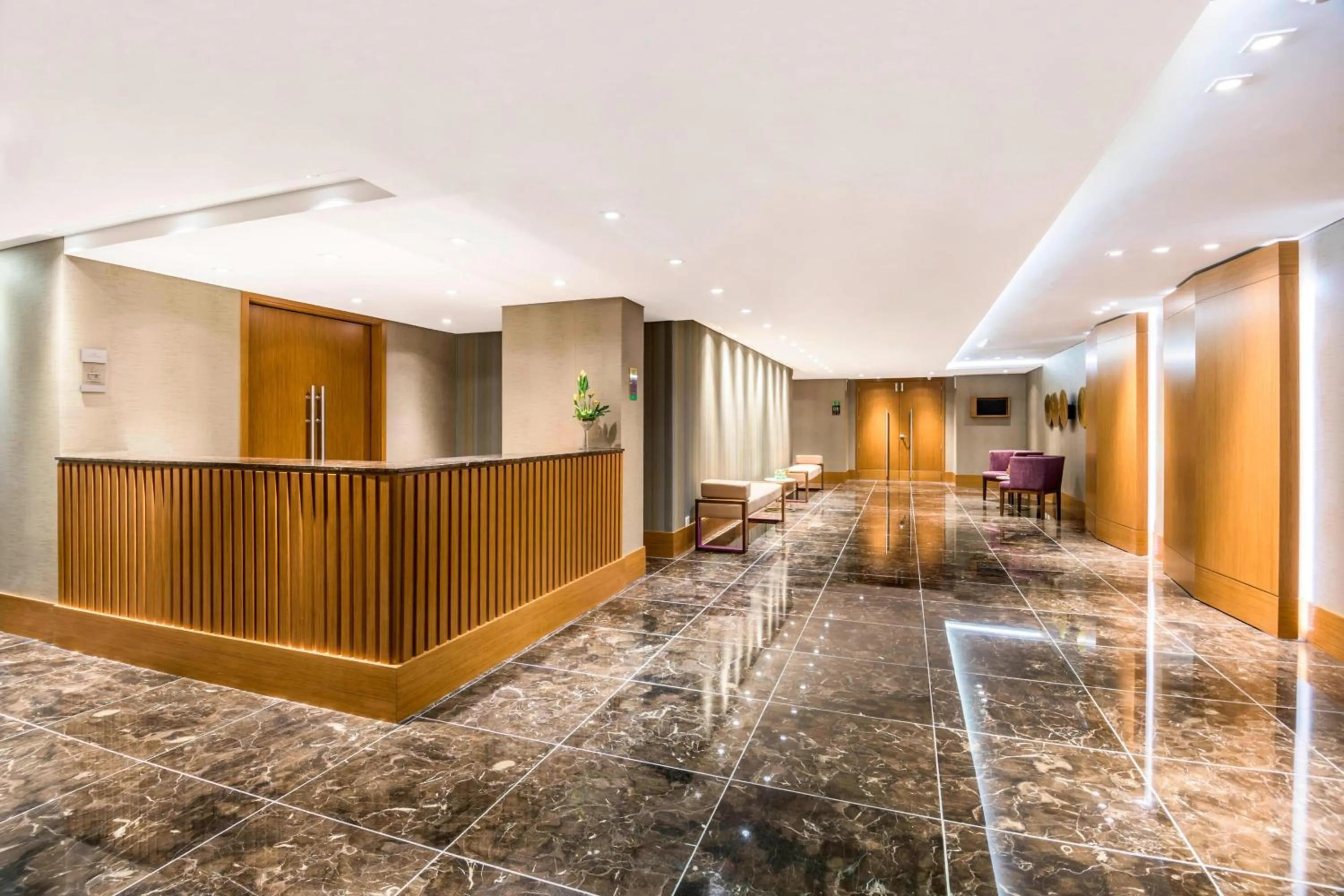 Lobby or reception in Courtyard by Marriott Bogota Airport