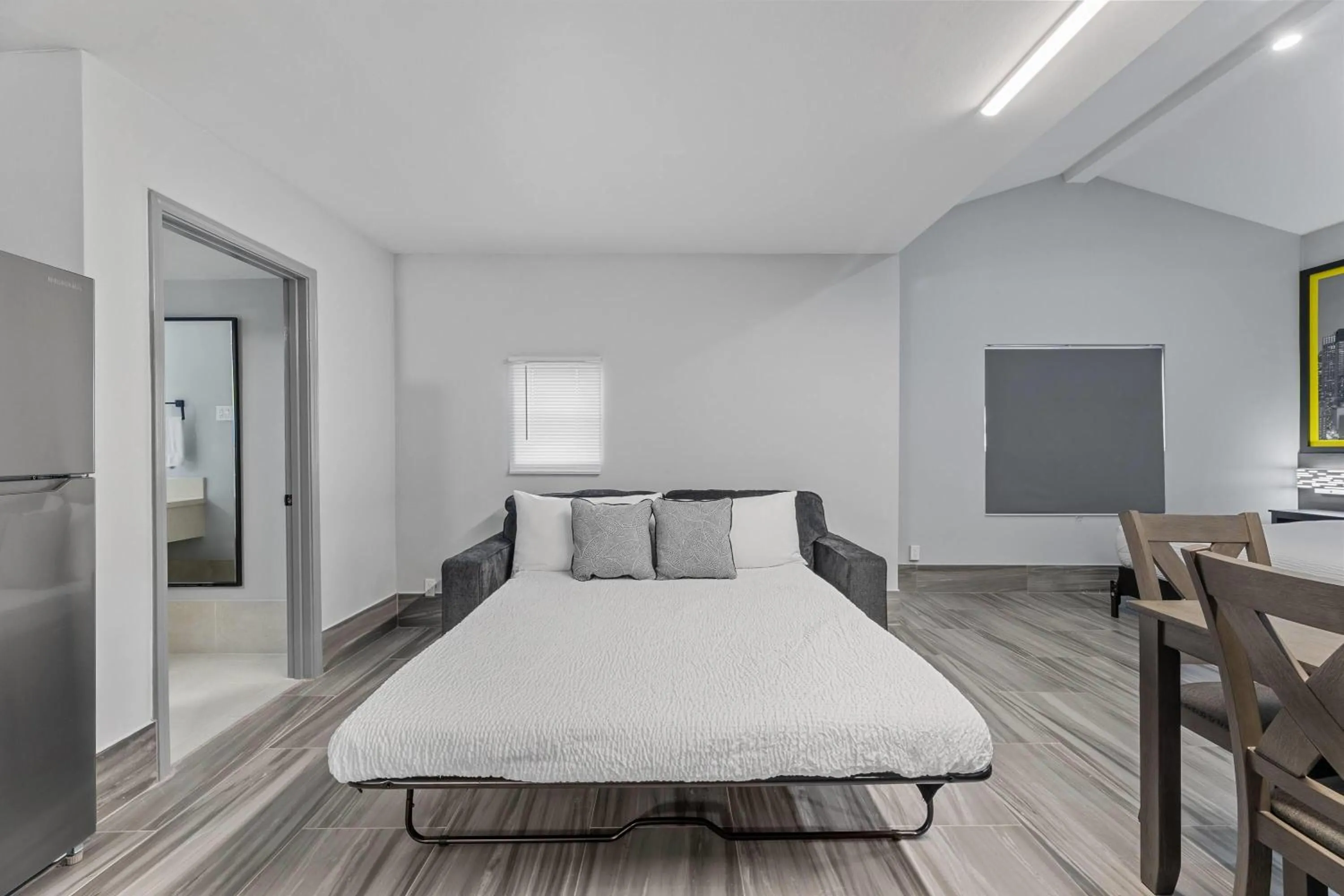 Photo of the whole room, Bed in Super 8 by Wyndham Texas City