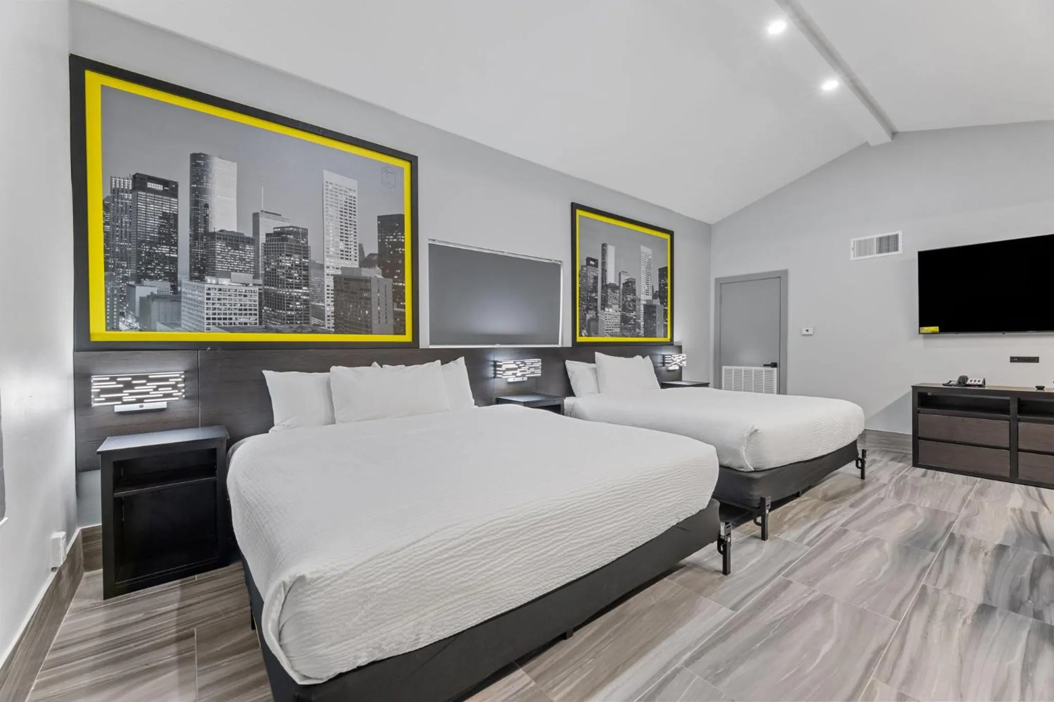 Bed in Super 8 by Wyndham Texas City