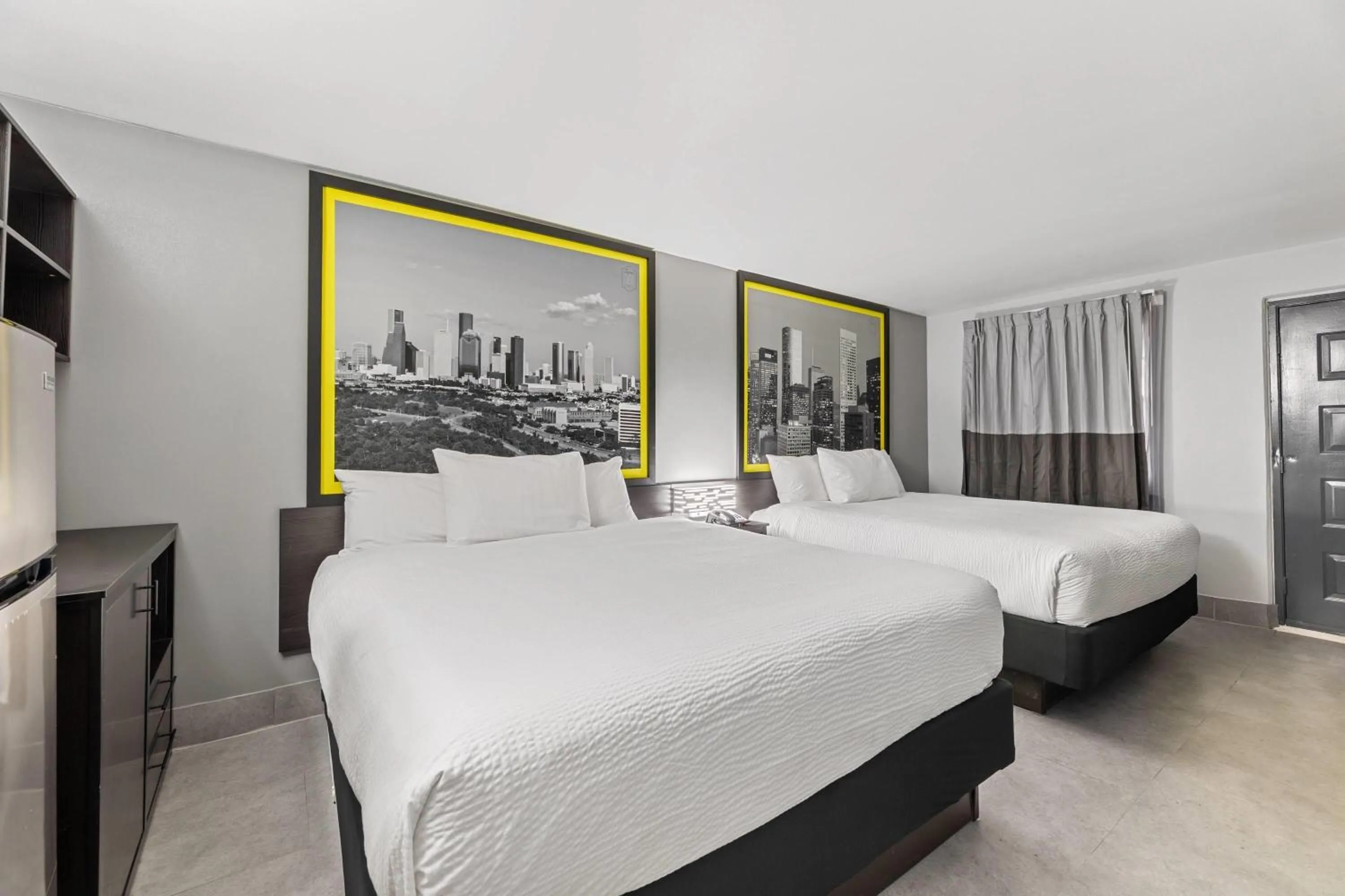 Photo of the whole room, Bed in Super 8 by Wyndham Texas City