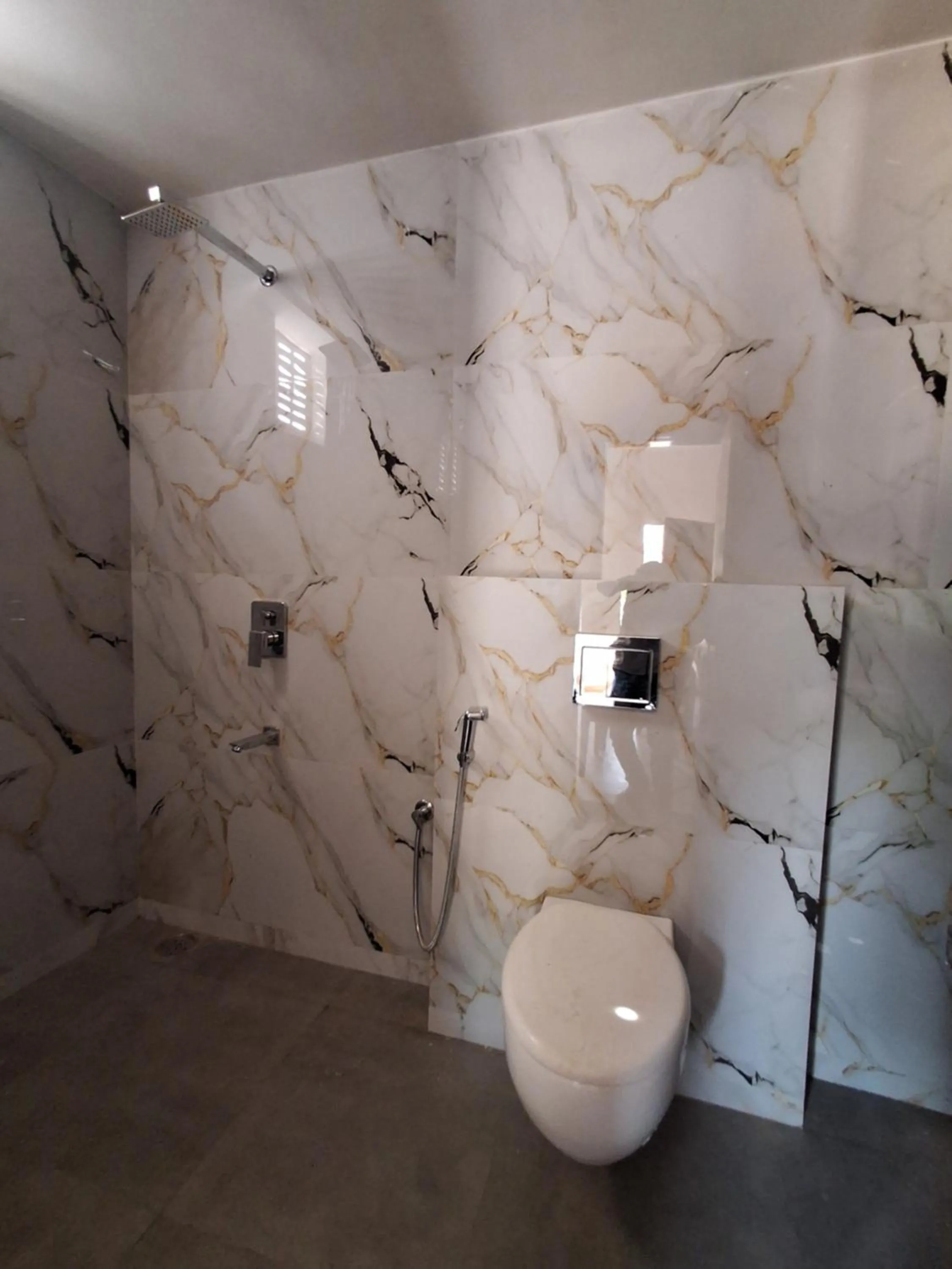 Shower in Orchard Hills Resorts