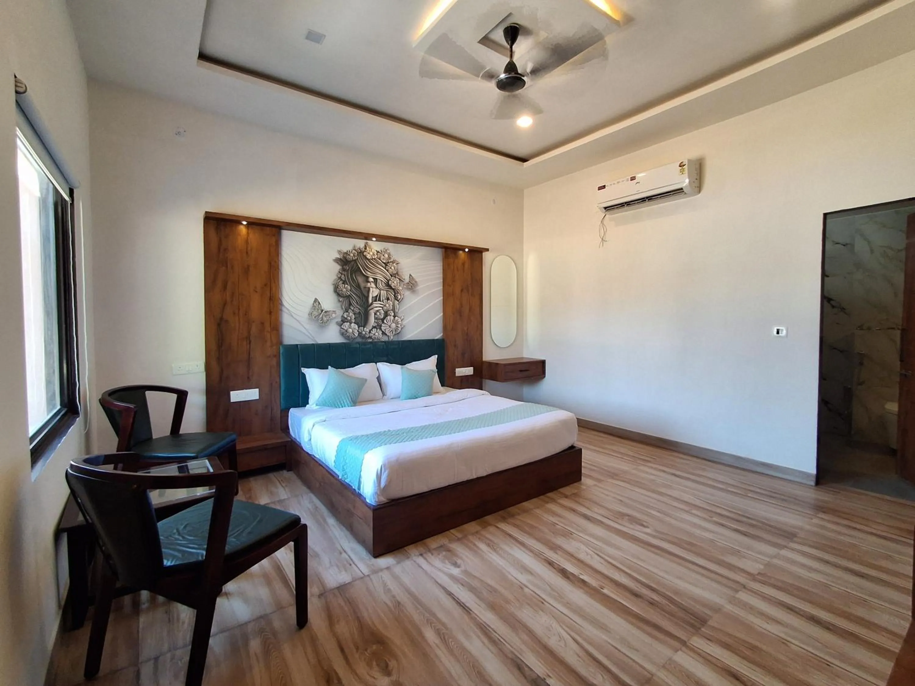 Photo of the whole room, Bed in Orchard Hills Resorts