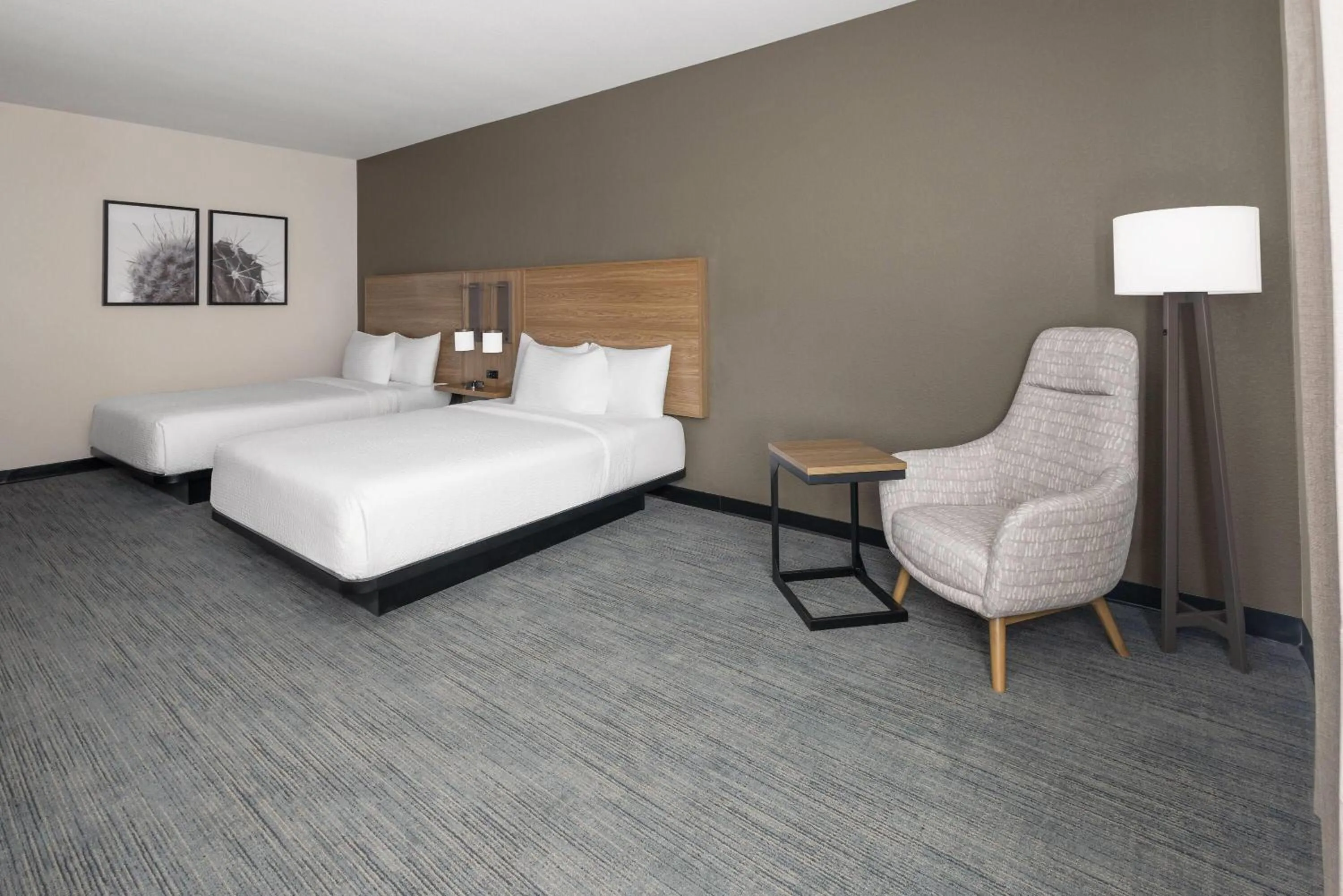 Photo of the whole room, Bed in La Quinta Inn & Suites by Wyndham Phoenix West Glendale