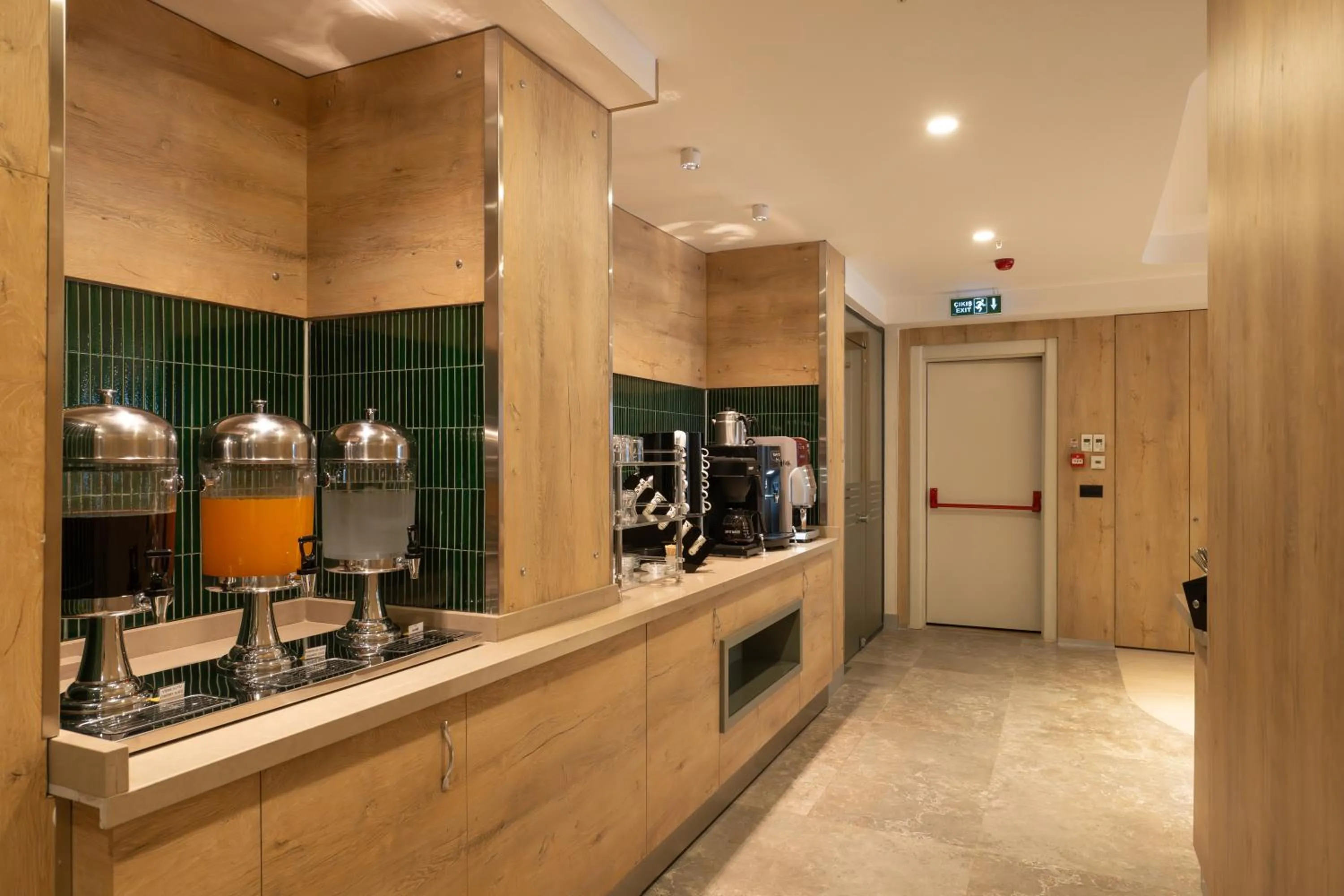 Restaurant/places to eat in Alves Hotel