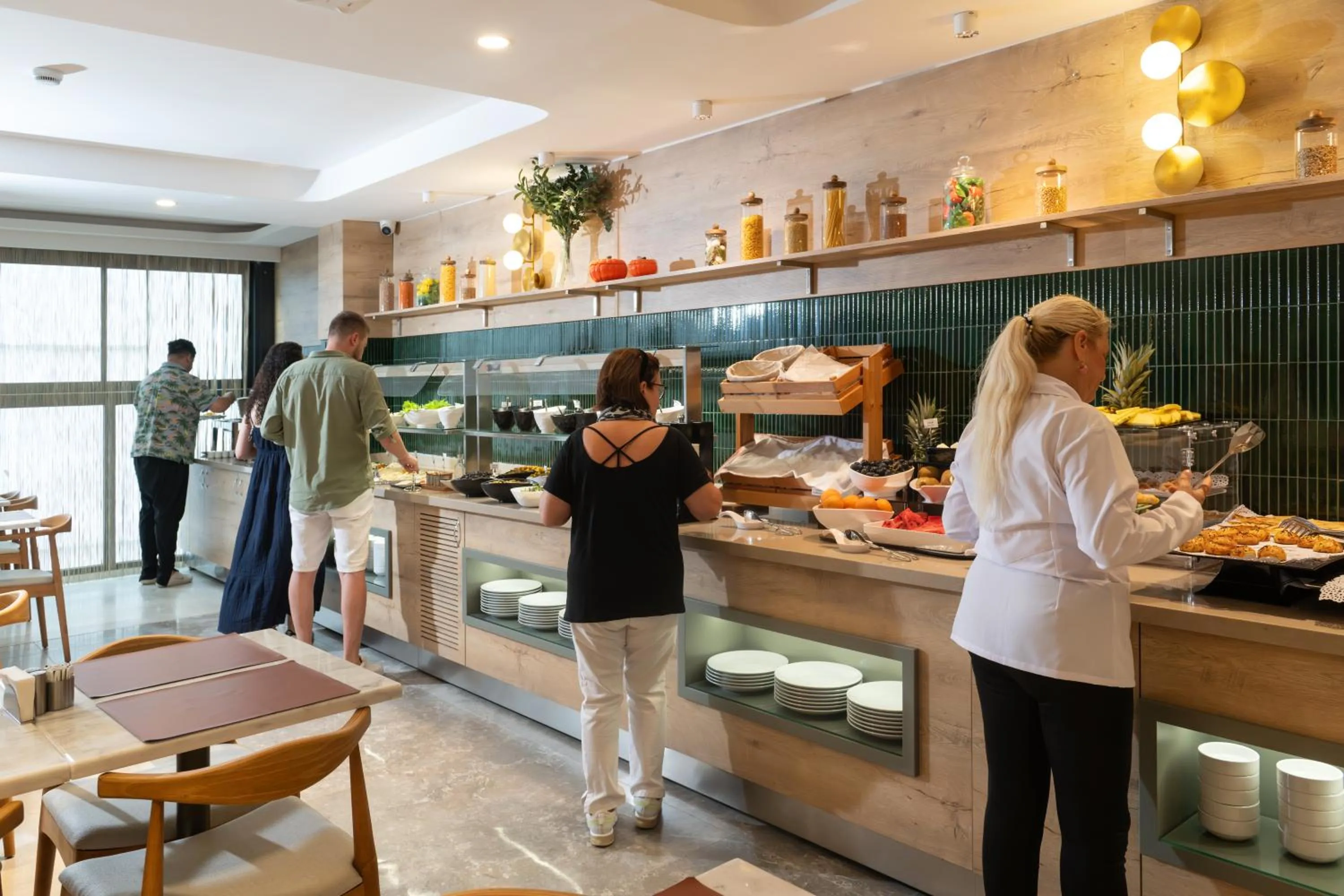 Restaurant/places to eat in Alves Hotel