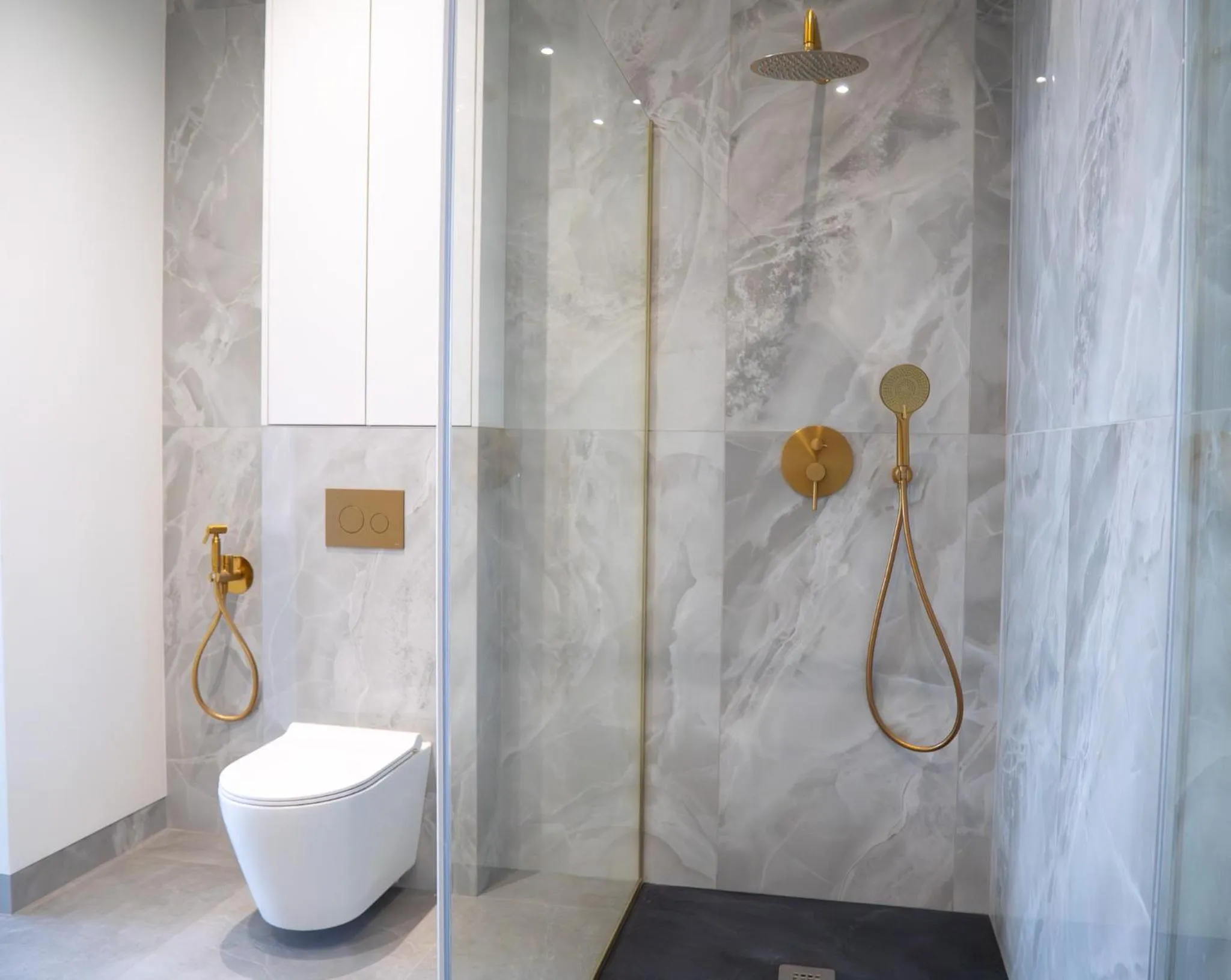 Shower in Długa 17 Residence