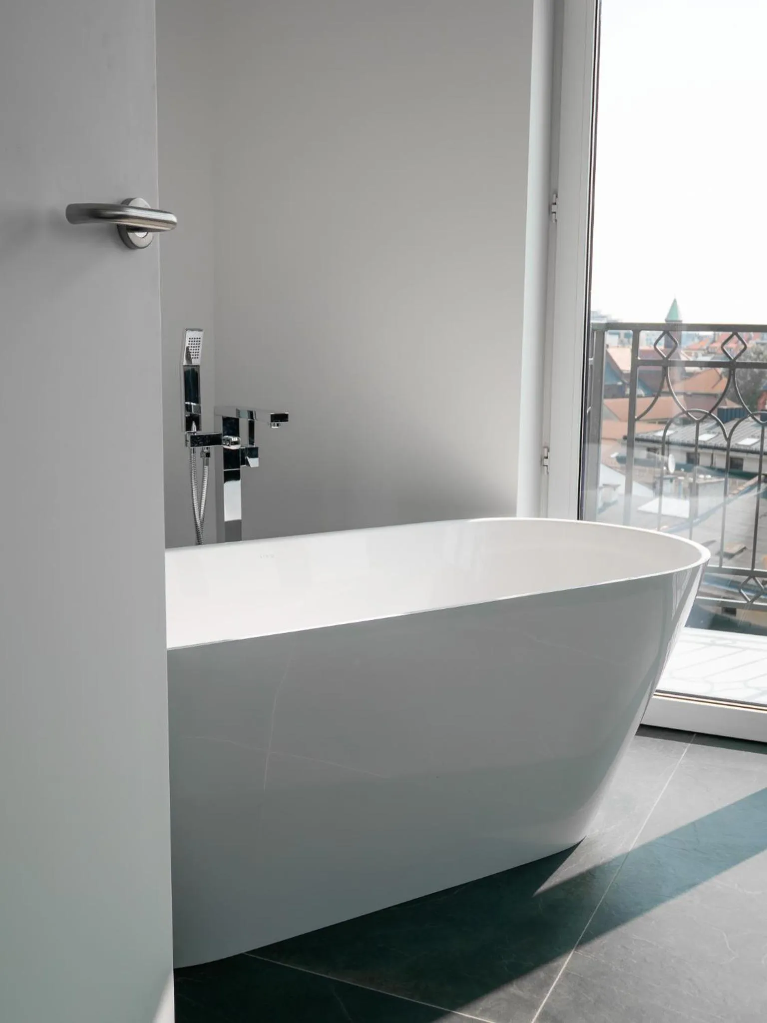 Bath in Długa 17 Residence