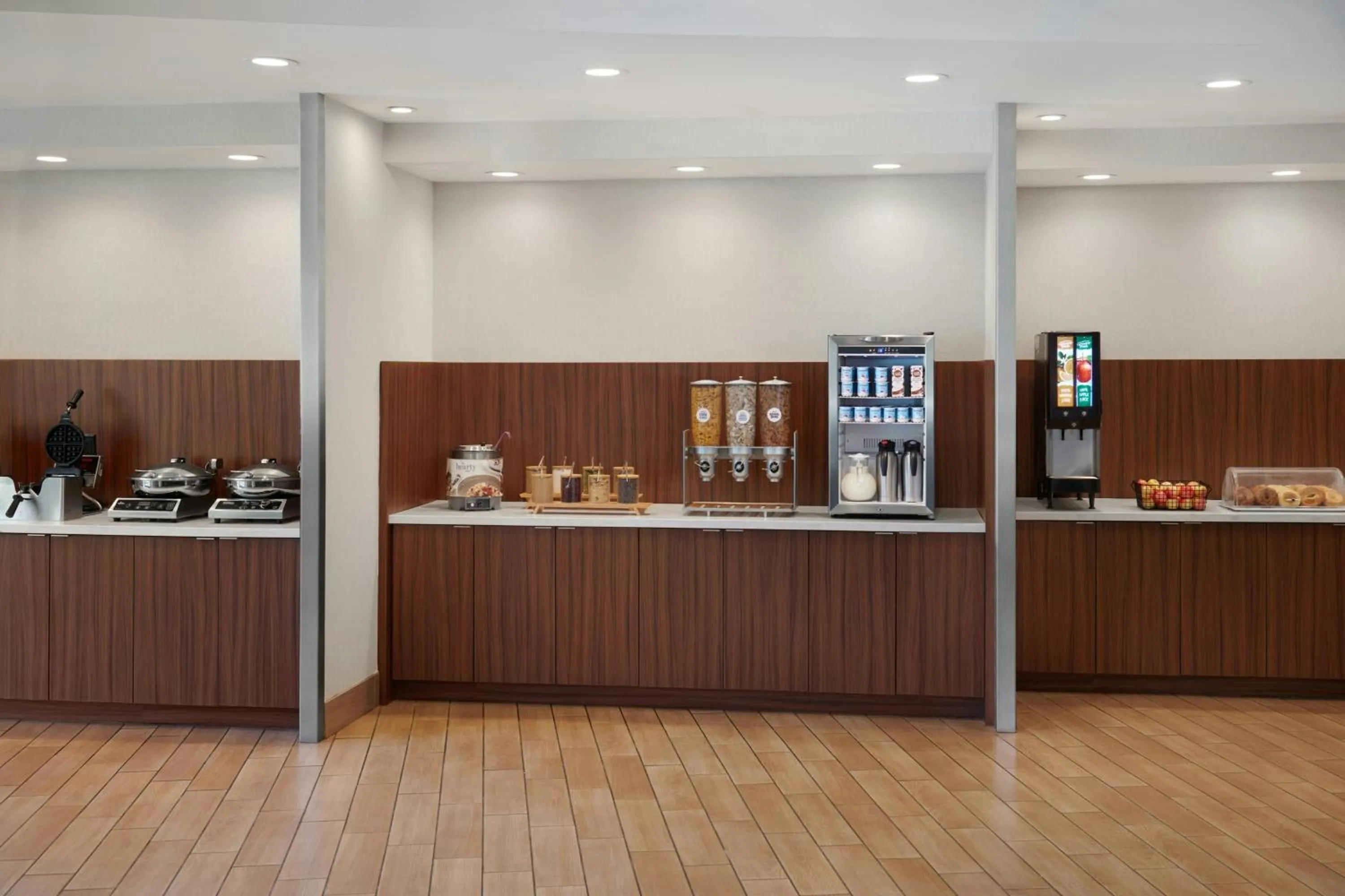 Breakfast in Fairfield Inn & Suites by Marriott Reading Wyomissing